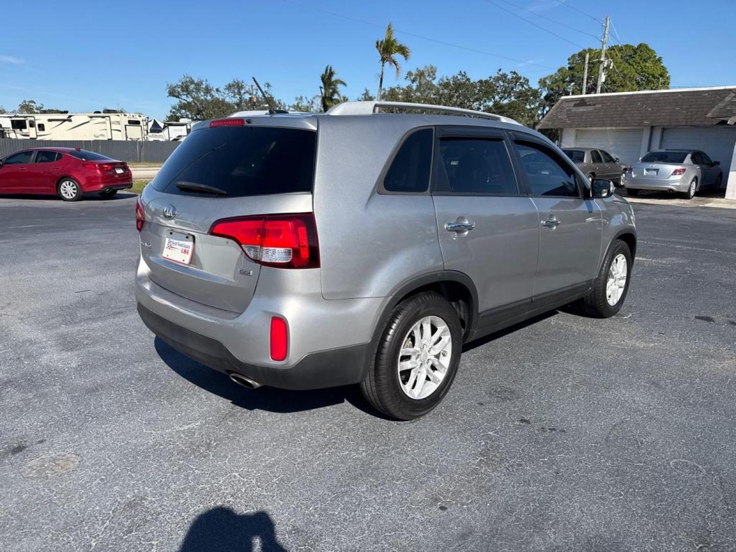 2014 SILVER KIA SORENTO LX (5XYKT4A76EG) with an 3.3L engine, Automatic transmission, located at 2929 9th St. West, Bradenton, 34205, (941) 242-2810, 27.473591, -82.570679 - Thanks for inquring into DriveNation USA! All vehicles listed can be viewed at www.drivenationusa.com for vehicle history reports and additonal info. We cannot quote any terms such as down payments or monthly payments without an application. You can apply directly at www.drivenationusa.com or by con - Photo#7