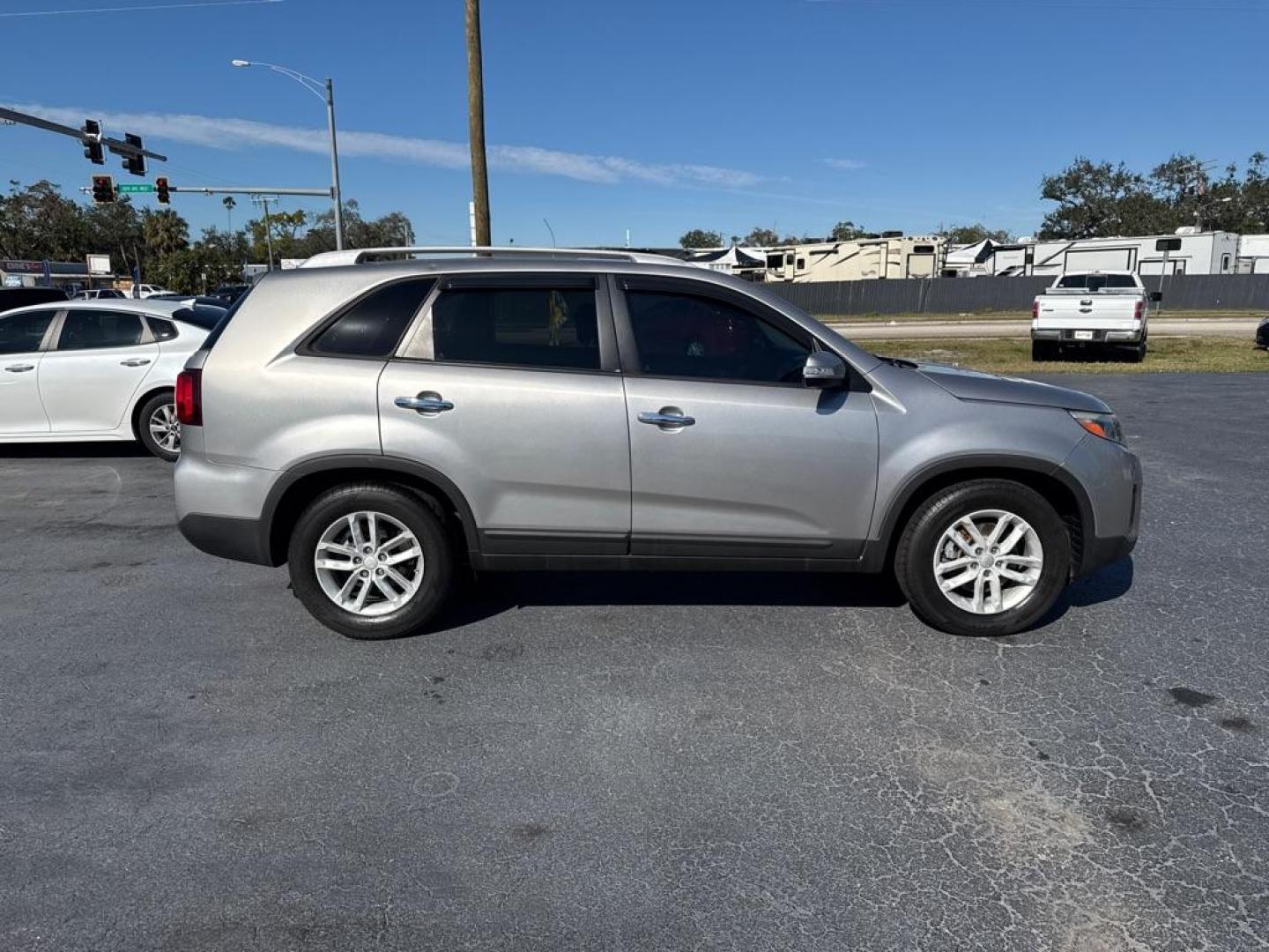 2014 SILVER KIA SORENTO LX (5XYKT4A76EG) with an 3.3L engine, Automatic transmission, located at 2929 9th St. West, Bradenton, 34205, (941) 242-2810, 27.473591, -82.570679 - Thanks for inquring into DriveNation USA! All vehicles listed can be viewed at www.drivenationusa.com for vehicle history reports and additonal info. We cannot quote any terms such as down payments or monthly payments without an application. You can apply directly at www.drivenationusa.com or by con - Photo#8