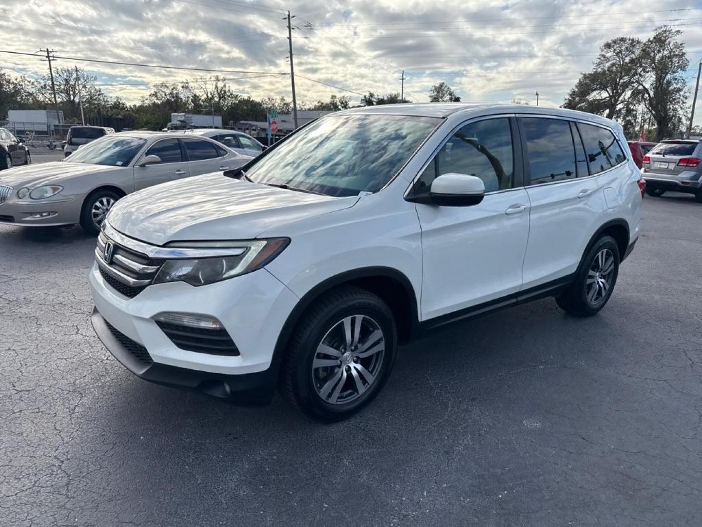 2017 WHITE HONDA PILOT EX (5FNYF5H31HB) with an 3.5L engine, Automatic transmission, located at 2929 9th St. West, Bradenton, 34205, (941) 242-2810, 27.473591, -82.570679 - Thanks for inquring into DriveNation USA! All vehicles listed can be viewed at www.drivenationusa.com for vehicle history reports and additonal info. We cannot quote any terms such as down payments or monthly payments without an application. You can apply directly at www.drivenationusa.com or by con - Photo#3