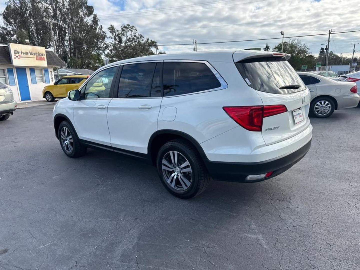 2017 WHITE HONDA PILOT EX (5FNYF5H31HB) with an 3.5L engine, Automatic transmission, located at 2929 9th St. West, Bradenton, 34205, (941) 242-2810, 27.473591, -82.570679 - Thanks for inquring into DriveNation USA! All vehicles listed can be viewed at www.drivenationusa.com for vehicle history reports and additonal info. We cannot quote any terms such as down payments or monthly payments without an application. You can apply directly at www.drivenationusa.com or by con - Photo#5