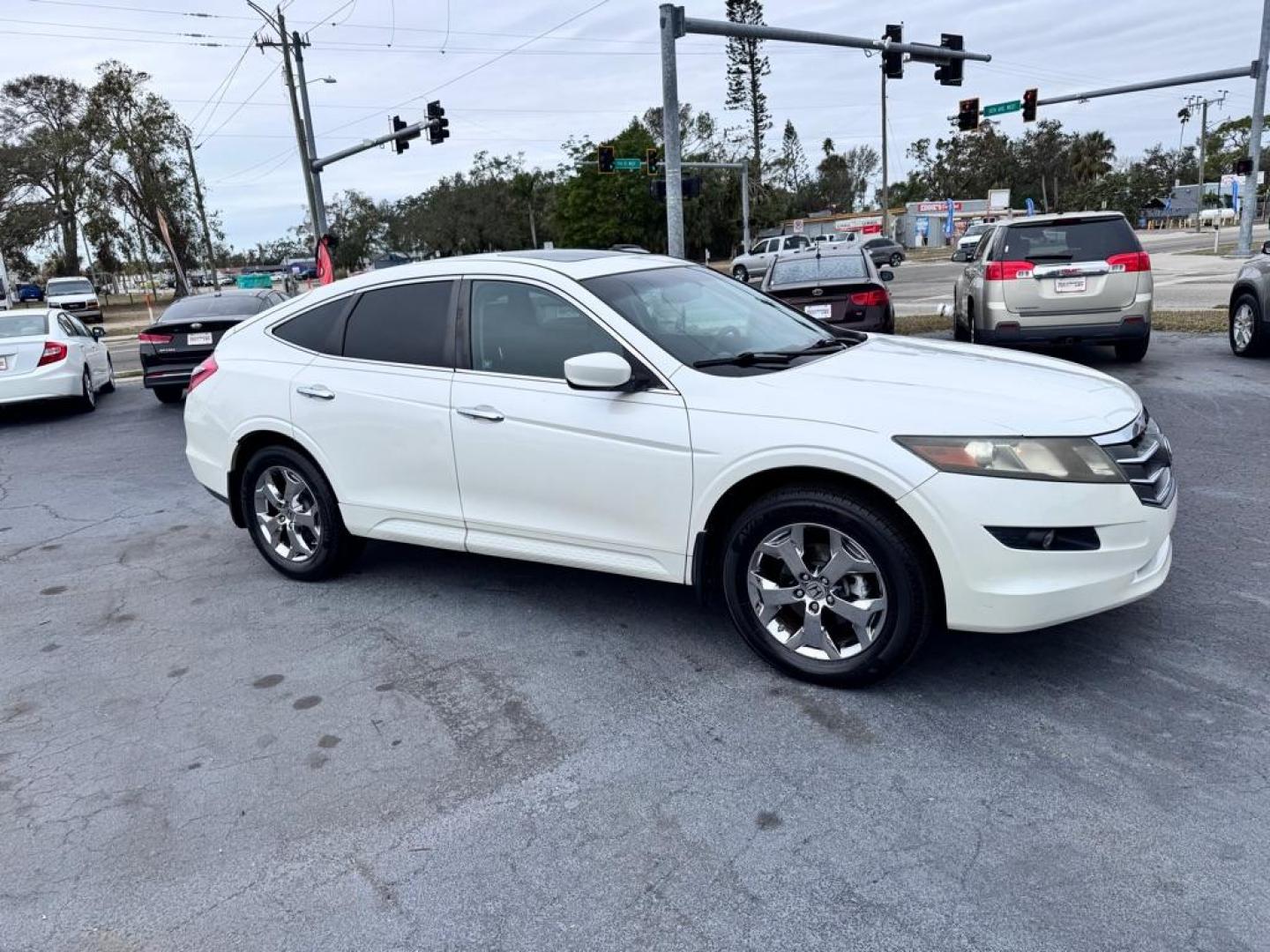 2012 WHITE HONDA CROSSTOUR EXL (5J6TF1H54CL) with an 3.5L engine, Automatic transmission, located at 2929 9th St. West, Bradenton, 34205, (941) 242-2810, 27.473591, -82.570679 - Thanks for inquring into DriveNation USA! All vehicles listed can be viewed at www.drivenationusa.com for vehicle history reports and additonal info. We cannot quote any terms such as down payments or monthly payments without an application. You can apply directly at www.drivenationusa.com or by con - Photo#0