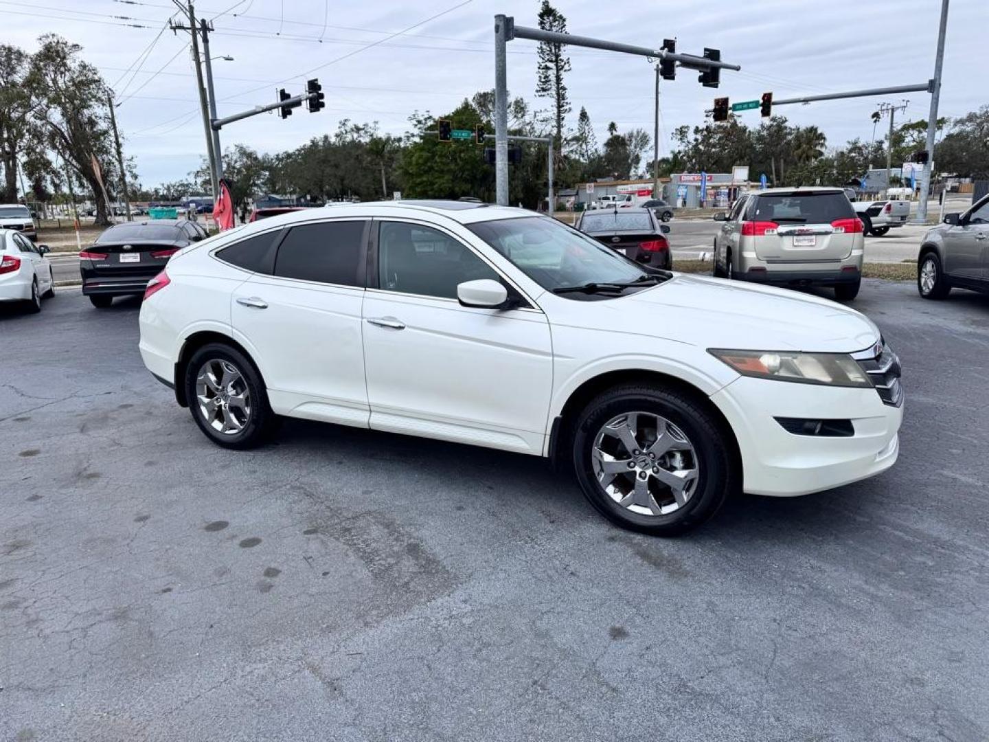 2012 WHITE HONDA CROSSTOUR EXL (5J6TF1H54CL) with an 3.5L engine, Automatic transmission, located at 2929 9th St. West, Bradenton, 34205, (941) 242-2810, 27.473591, -82.570679 - Thanks for inquring into DriveNation USA! All vehicles listed can be viewed at www.drivenationusa.com for vehicle history reports and additonal info. We cannot quote any terms such as down payments or monthly payments without an application. You can apply directly at www.drivenationusa.com or by con - Photo#1