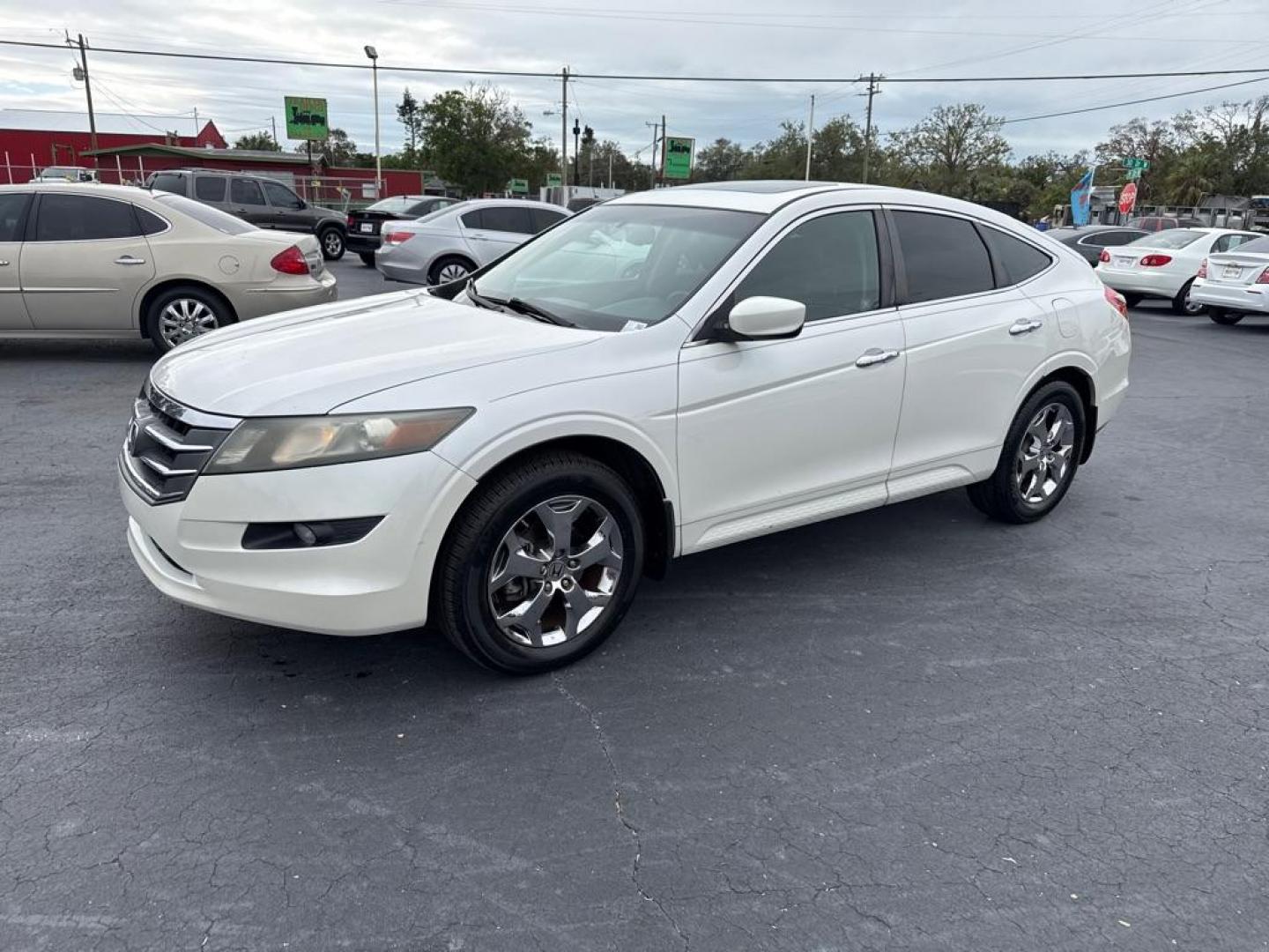 2012 WHITE HONDA CROSSTOUR EXL (5J6TF1H54CL) with an 3.5L engine, Automatic transmission, located at 2929 9th St. West, Bradenton, 34205, (941) 242-2810, 27.473591, -82.570679 - Thanks for inquring into DriveNation USA! All vehicles listed can be viewed at www.drivenationusa.com for vehicle history reports and additonal info. We cannot quote any terms such as down payments or monthly payments without an application. You can apply directly at www.drivenationusa.com or by con - Photo#3