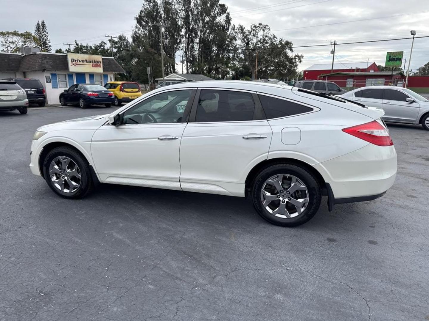 2012 WHITE HONDA CROSSTOUR EXL (5J6TF1H54CL) with an 3.5L engine, Automatic transmission, located at 2929 9th St. West, Bradenton, 34205, (941) 242-2810, 27.473591, -82.570679 - Thanks for inquring into DriveNation USA! All vehicles listed can be viewed at www.drivenationusa.com for vehicle history reports and additonal info. We cannot quote any terms such as down payments or monthly payments without an application. You can apply directly at www.drivenationusa.com or by con - Photo#4