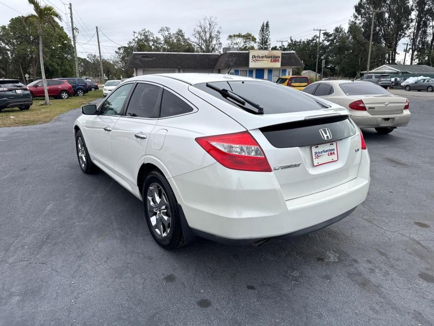 2012 WHITE HONDA CROSSTOUR EXL (5J6TF1H54CL) with an 3.5L engine, Automatic transmission, located at 2929 9th St. West, Bradenton, 34205, (941) 242-2810, 27.473591, -82.570679 - Thanks for inquring into DriveNation USA! All vehicles listed can be viewed at www.drivenationusa.com for vehicle history reports and additonal info. We cannot quote any terms such as down payments or monthly payments without an application. You can apply directly at www.drivenationusa.com or by con - Photo#5