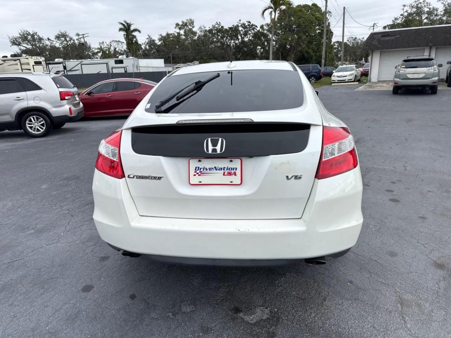 2012 WHITE HONDA CROSSTOUR EXL (5J6TF1H54CL) with an 3.5L engine, Automatic transmission, located at 2929 9th St. West, Bradenton, 34205, (941) 242-2810, 27.473591, -82.570679 - Thanks for inquring into DriveNation USA! All vehicles listed can be viewed at www.drivenationusa.com for vehicle history reports and additonal info. We cannot quote any terms such as down payments or monthly payments without an application. You can apply directly at www.drivenationusa.com or by con - Photo#6