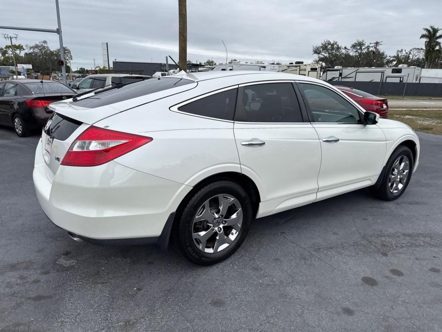 2012 WHITE HONDA CROSSTOUR EXL (5J6TF1H54CL) with an 3.5L engine, Automatic transmission, located at 2929 9th St. West, Bradenton, 34205, (941) 242-2810, 27.473591, -82.570679 - Thanks for inquring into DriveNation USA! All vehicles listed can be viewed at www.drivenationusa.com for vehicle history reports and additonal info. We cannot quote any terms such as down payments or monthly payments without an application. You can apply directly at www.drivenationusa.com or by con - Photo#7