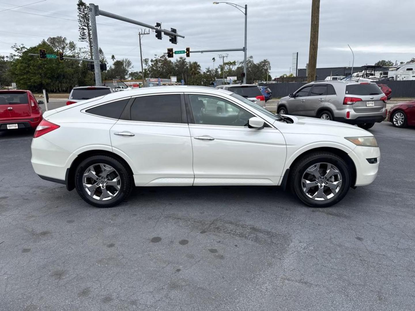 2012 WHITE HONDA CROSSTOUR EXL (5J6TF1H54CL) with an 3.5L engine, Automatic transmission, located at 2929 9th St. West, Bradenton, 34205, (941) 242-2810, 27.473591, -82.570679 - Thanks for inquring into DriveNation USA! All vehicles listed can be viewed at www.drivenationusa.com for vehicle history reports and additonal info. We cannot quote any terms such as down payments or monthly payments without an application. You can apply directly at www.drivenationusa.com or by con - Photo#8