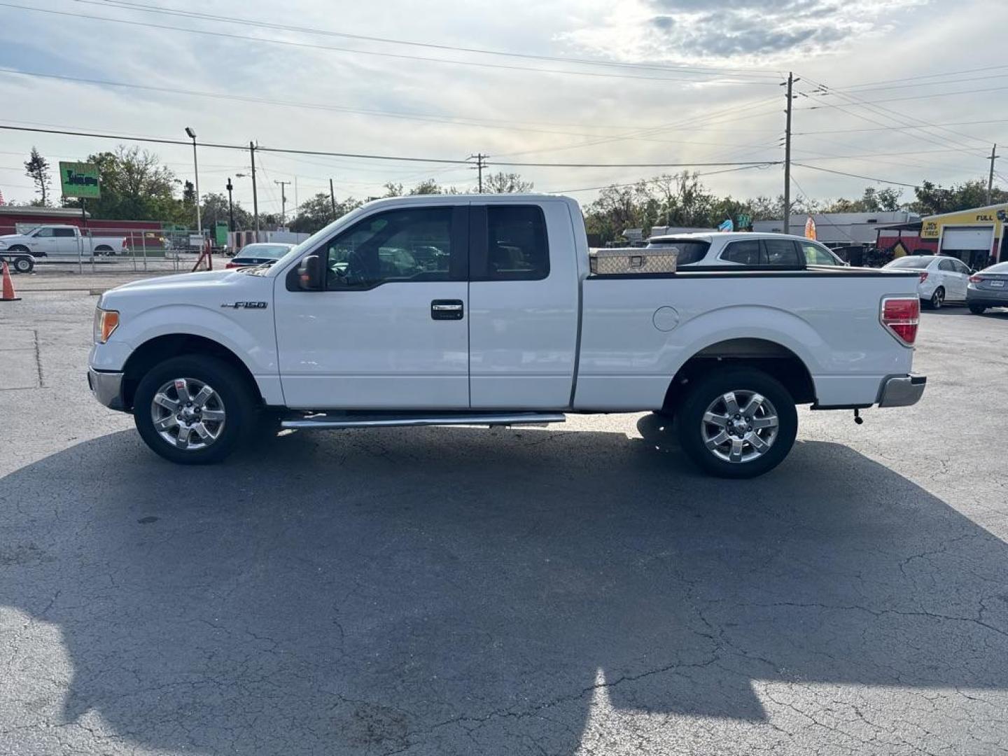 2013 WHITE FORD F150 SUPER CAB (1FTFX1CF2DF) with an 5.0L engine, Automatic transmission - Thanks for inquring into DriveNation USA! All vehicles listed can be viewed at www.drivenationusa.com for vehicle history reports and additonal info. We cannot quote any terms such as down payments or monthly payments without an application. You can apply directly at www.drivenationusa.com or by con - Photo#4