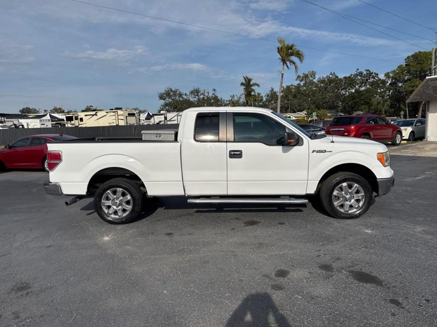 2013 WHITE FORD F150 SUPER CAB (1FTFX1CF2DF) with an 5.0L engine, Automatic transmission - Thanks for inquring into DriveNation USA! All vehicles listed can be viewed at www.drivenationusa.com for vehicle history reports and additonal info. We cannot quote any terms such as down payments or monthly payments without an application. You can apply directly at www.drivenationusa.com or by con - Photo#8