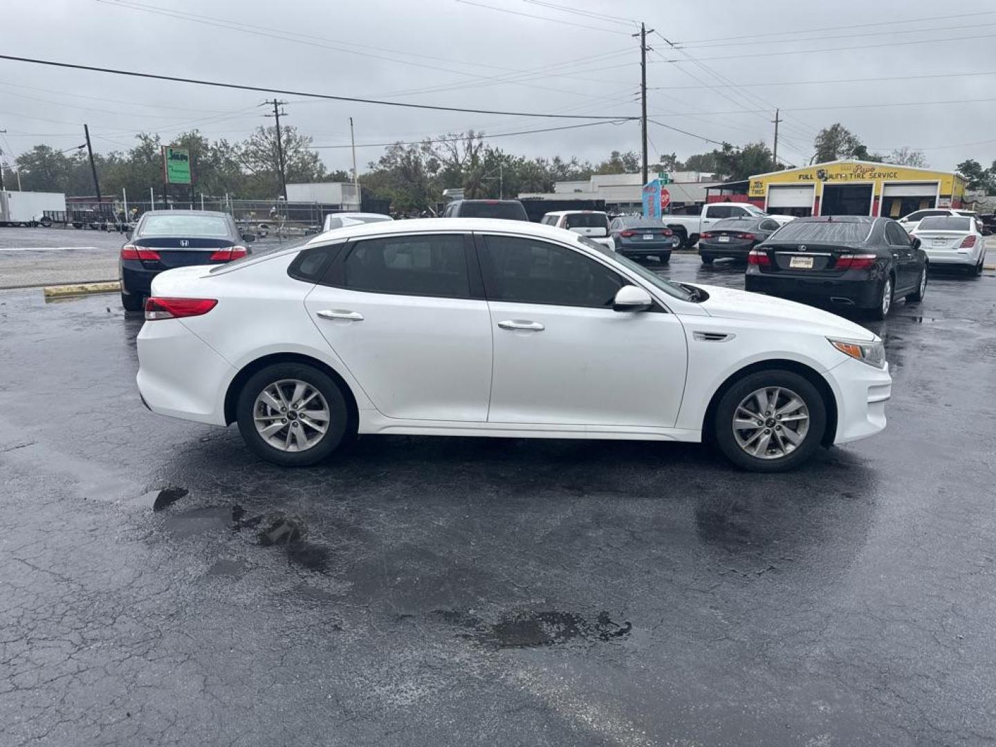 2016 WHITE KIA OPTIMA LX (KNAGT4L30G5) with an 2.4L engine, Automatic transmission, located at 2929 9th St. West, Bradenton, 34205, (941) 242-2810, 27.473591, -82.570679 - Thanks for inquring into DriveNation USA! All vehicles listed can be viewed at www.drivenationusa.com for vehicle history reports and additonal info. We cannot quote any terms such as down payments or monthly payments without an application. You can apply directly at www.drivenationusa.com or by con - Photo#9