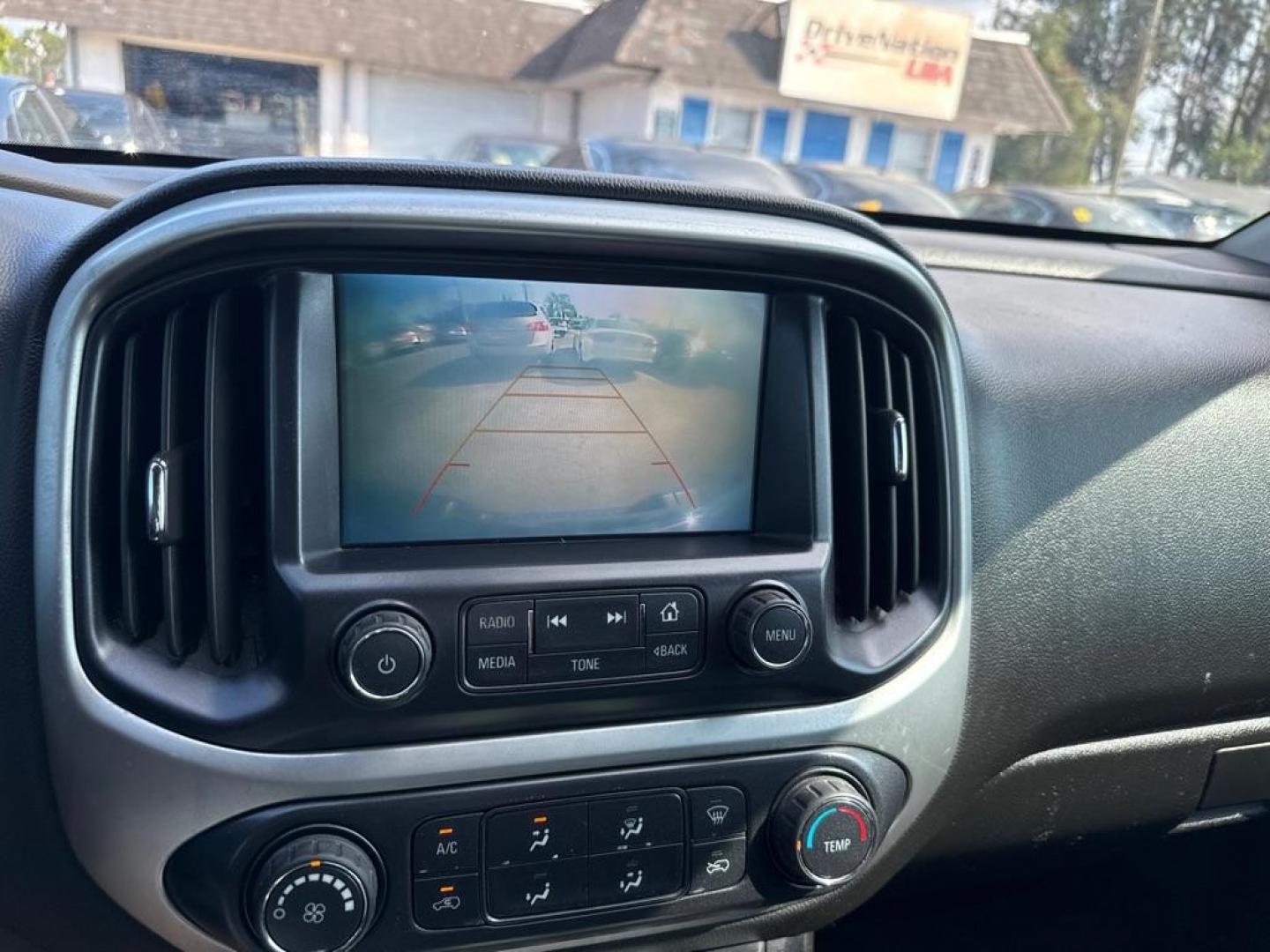 2018 BLUE CHEVROLET COLORADO LT (1GCGSCEA7J1) with an 2.5L engine, Automatic transmission, located at 2929 9th St. West, Bradenton, 34205, (941) 242-2810, 27.473591, -82.570679 - Photo#13