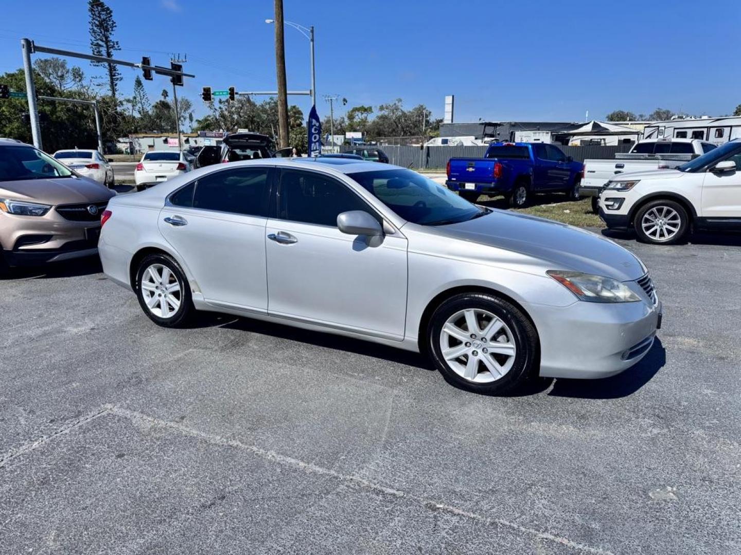 2007 GRAY LEXUS ES 350 (JTHBJ46G472) with an 3.5L engine, Automatic transmission, located at 2929 9th St. West, Bradenton, 34205, (941) 242-2810, 27.473591, -82.570679 - Photo#2