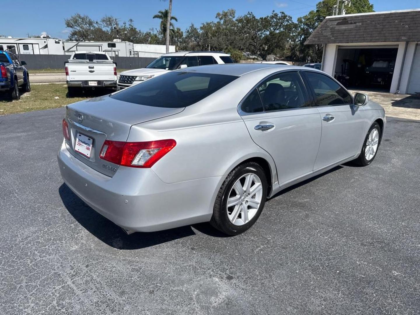 2007 GRAY LEXUS ES 350 (JTHBJ46G472) with an 3.5L engine, Automatic transmission, located at 2929 9th St. West, Bradenton, 34205, (941) 242-2810, 27.473591, -82.570679 - Photo#7