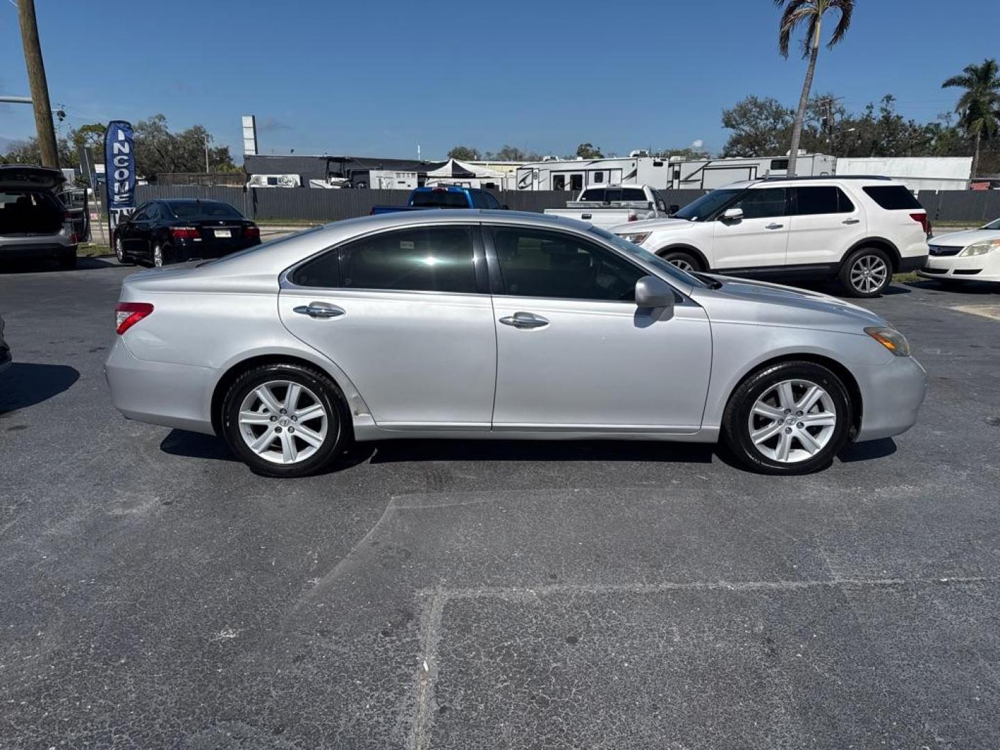 2007 GRAY LEXUS ES 350 (JTHBJ46G472) with an 3.5L engine, Automatic transmission, located at 2929 9th St. West, Bradenton, 34205, (941) 242-2810, 27.473591, -82.570679 - Photo#8