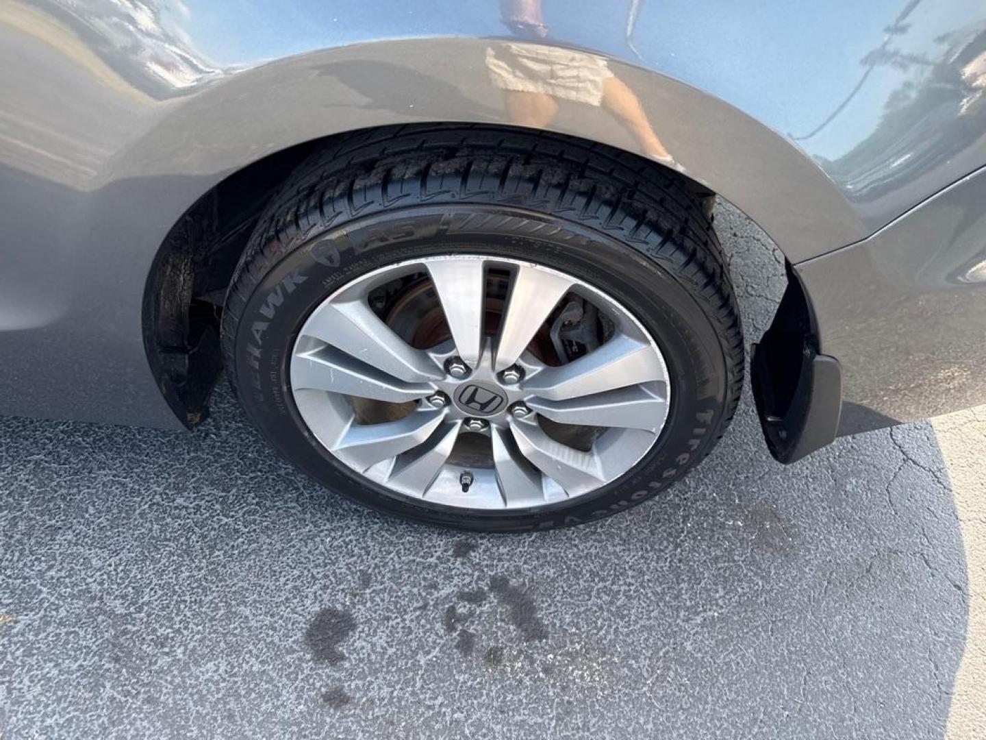 2009 GRAY HONDA ACCORD EXL (1HGCS128X9A) with an 2.4L engine, Automatic transmission, located at 2929 9th St. West, Bradenton, 34205, (941) 242-2810, 27.473591, -82.570679 - Thanks for inquring into DriveNation USA! All vehicles listed can be viewed at www.drivenationusa.com for vehicle history reports and additonal info. We cannot quote any terms such as down payments or monthly payments without an application. You can apply directly at www.drivenationusa.com or by con - Photo#9