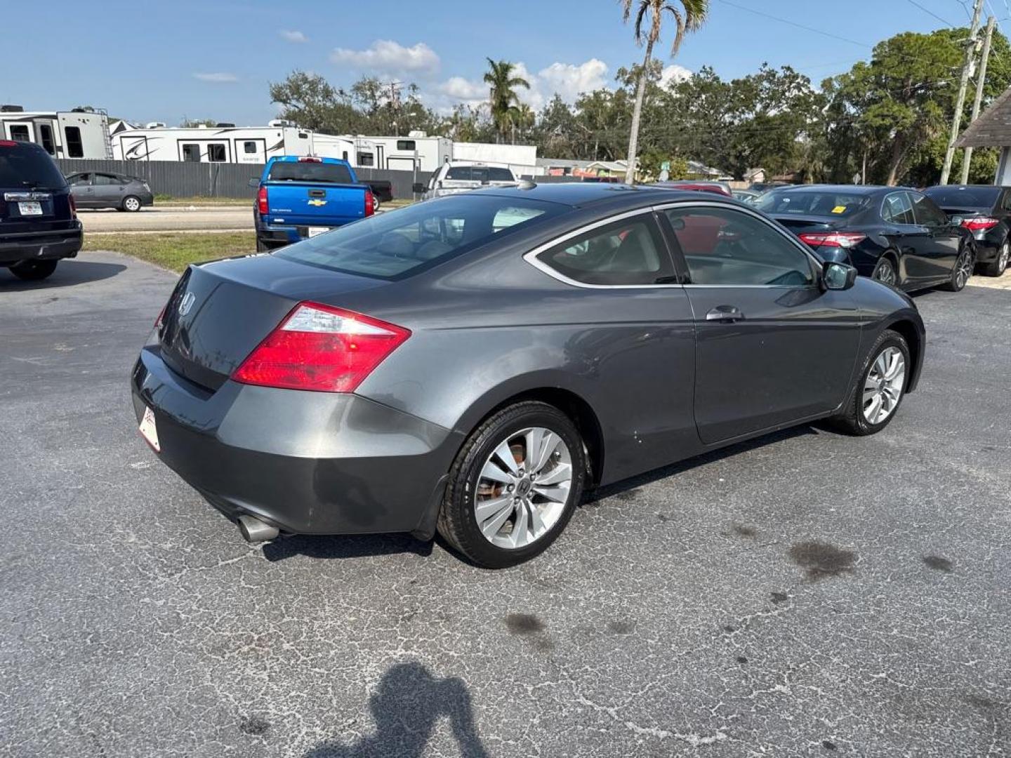 2009 GRAY HONDA ACCORD EXL (1HGCS128X9A) with an 2.4L engine, Automatic transmission, located at 2929 9th St. West, Bradenton, 34205, (941) 242-2810, 27.473591, -82.570679 - Thanks for inquring into DriveNation USA! All vehicles listed can be viewed at www.drivenationusa.com for vehicle history reports and additonal info. We cannot quote any terms such as down payments or monthly payments without an application. You can apply directly at www.drivenationusa.com or by con - Photo#7