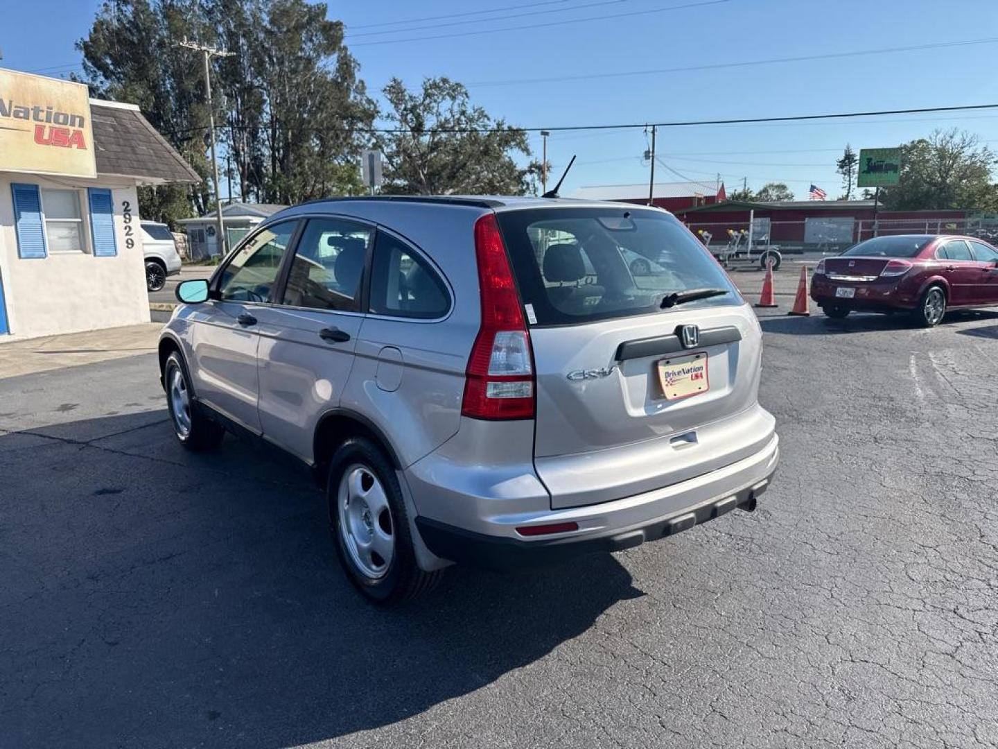 2010 SILVER HONDA CR-V LX (3CZRE3H35AG) with an 2.4L engine, Automatic transmission, located at 2929 9th St. West, Bradenton, 34205, (941) 242-2810, 27.473591, -82.570679 - Photo#5