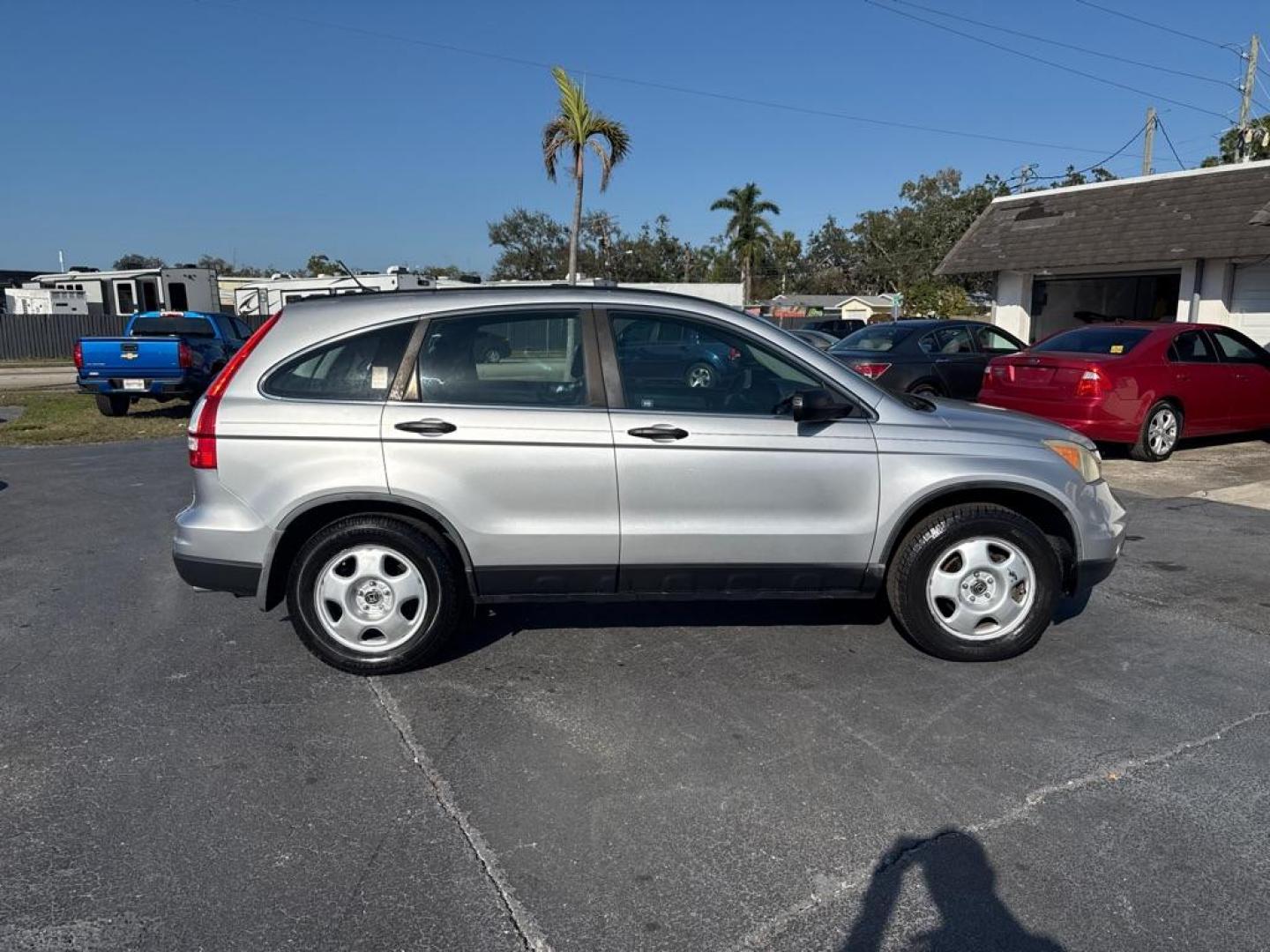 2010 SILVER HONDA CR-V LX (3CZRE3H35AG) with an 2.4L engine, Automatic transmission, located at 2929 9th St. West, Bradenton, 34205, (941) 242-2810, 27.473591, -82.570679 - Photo#7