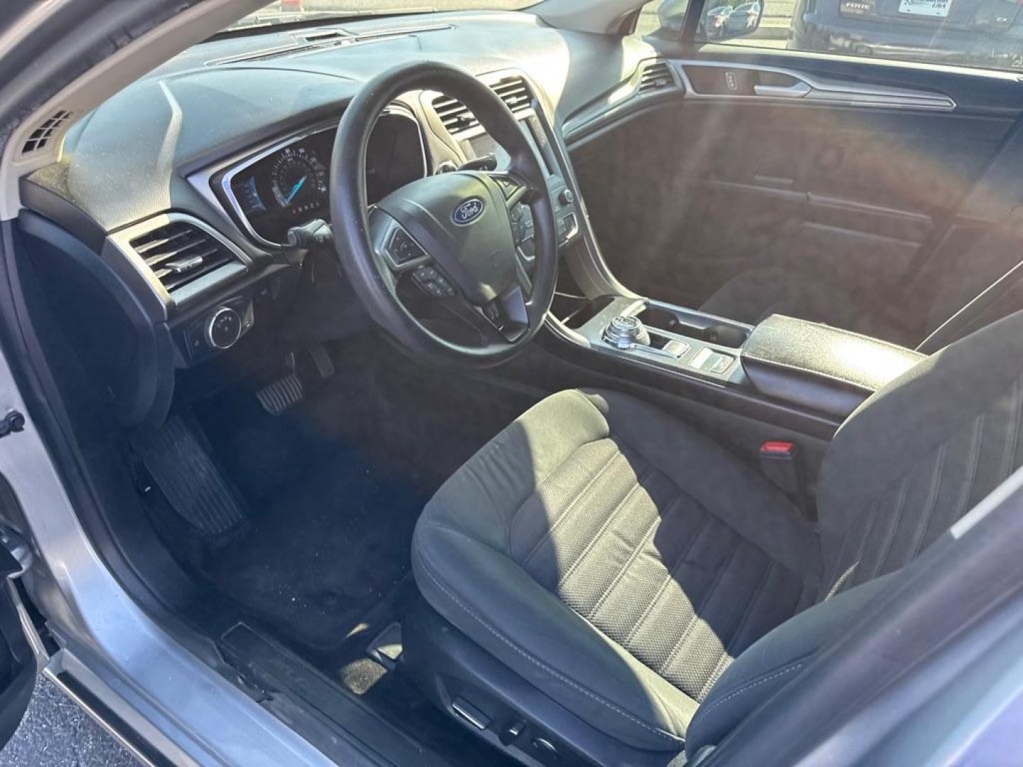 2020 SILVER FORD FUSION SE (3FA6P0H78LR) with an 2.5L engine, Automatic transmission, located at 2929 9th St. West, Bradenton, 34205, (941) 242-2810, 27.473591, -82.570679 - Thanks for inquring into DriveNation USA! All vehicles listed can be viewed at www.drivenationusa.com for vehicle history reports and additonal info. We cannot quote any terms such as down payments or monthly payments without an application. You can apply directly at www.drivenationusa.com or by con - Photo#11