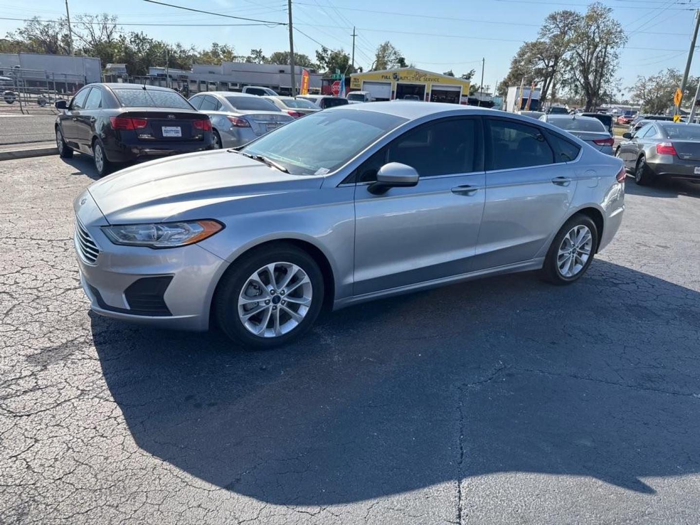 2020 SILVER FORD FUSION SE (3FA6P0H78LR) with an 2.5L engine, Automatic transmission, located at 2929 9th St. West, Bradenton, 34205, (941) 242-2810, 27.473591, -82.570679 - Thanks for inquring into DriveNation USA! All vehicles listed can be viewed at www.drivenationusa.com for vehicle history reports and additonal info. We cannot quote any terms such as down payments or monthly payments without an application. You can apply directly at www.drivenationusa.com or by con - Photo#4