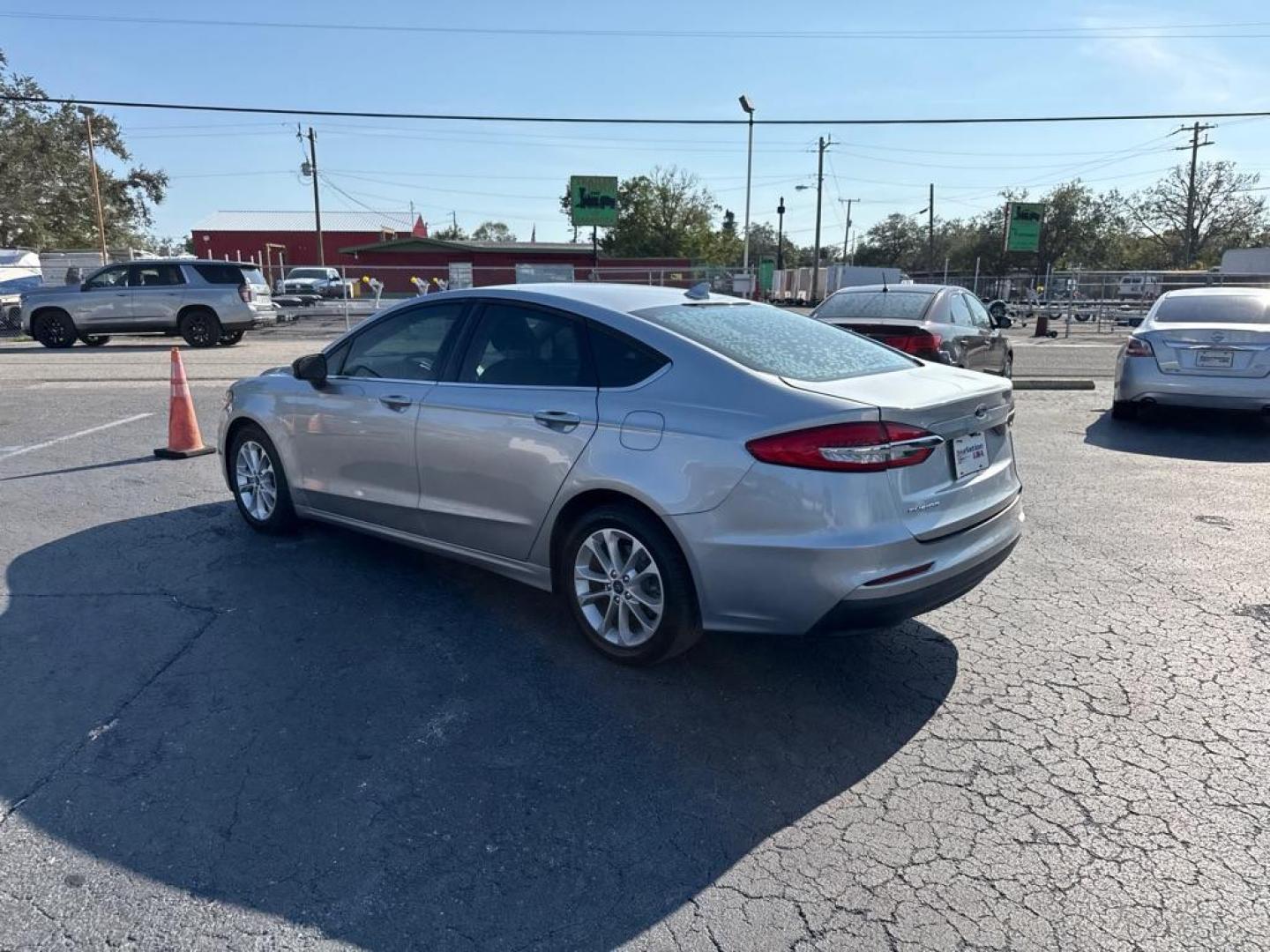 2020 SILVER FORD FUSION SE (3FA6P0H78LR) with an 2.5L engine, Automatic transmission, located at 2929 9th St. West, Bradenton, 34205, (941) 242-2810, 27.473591, -82.570679 - Thanks for inquring into DriveNation USA! All vehicles listed can be viewed at www.drivenationusa.com for vehicle history reports and additonal info. We cannot quote any terms such as down payments or monthly payments without an application. You can apply directly at www.drivenationusa.com or by con - Photo#6