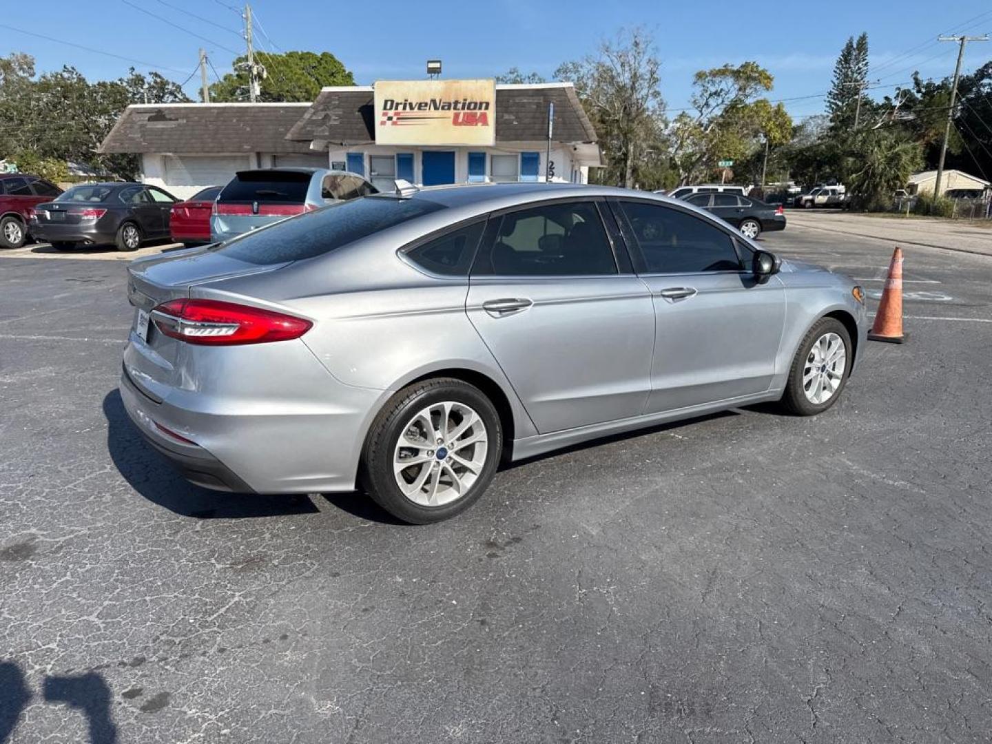 2020 SILVER FORD FUSION SE (3FA6P0H78LR) with an 2.5L engine, Automatic transmission, located at 2929 9th St. West, Bradenton, 34205, (941) 242-2810, 27.473591, -82.570679 - Thanks for inquring into DriveNation USA! All vehicles listed can be viewed at www.drivenationusa.com for vehicle history reports and additonal info. We cannot quote any terms such as down payments or monthly payments without an application. You can apply directly at www.drivenationusa.com or by con - Photo#8