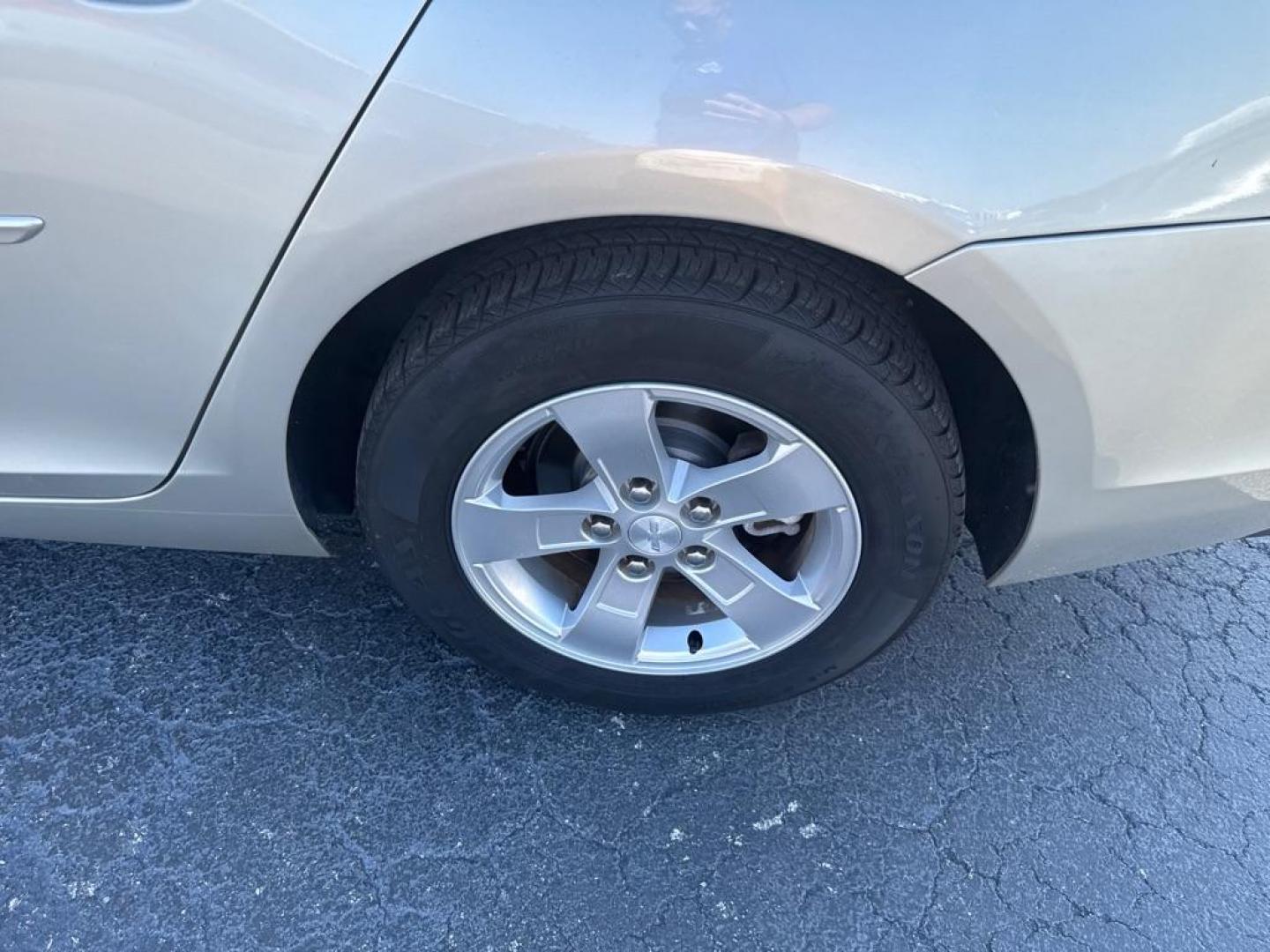 2013 TAN CHEVROLET MALIBU LS (1G11B5SA5DF) with an 2.5L engine, Automatic transmission, located at 2929 9th St. West, Bradenton, 34205, (941) 242-2810, 27.473591, -82.570679 - Thanks for inquring into DriveNation USA! All vehicles listed can be viewed at www.drivenationusa.com for vehicle history reports and additonal info. We cannot quote any terms such as down payments or monthly payments without an application. You can apply directly at www.drivenationusa.com or by con - Photo#10