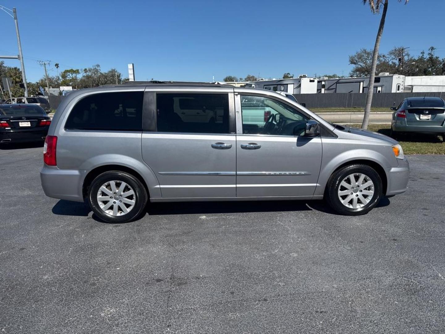 2014 GRAY CHRYSLER TOWN and COUNTRY TOURING (2C4RC1BG4ER) with an 3.6L engine, Automatic transmission, located at 2929 9th St. West, Bradenton, 34205, (941) 242-2810, 27.473591, -82.570679 - Thanks for inquring into DriveNation USA! All vehicles listed can be viewed at www.drivenationusa.com for vehicle history reports and additonal info. We cannot quote any terms such as down payments or monthly payments without an application. You can apply directly at www.drivenationusa.com or by con - Photo#8