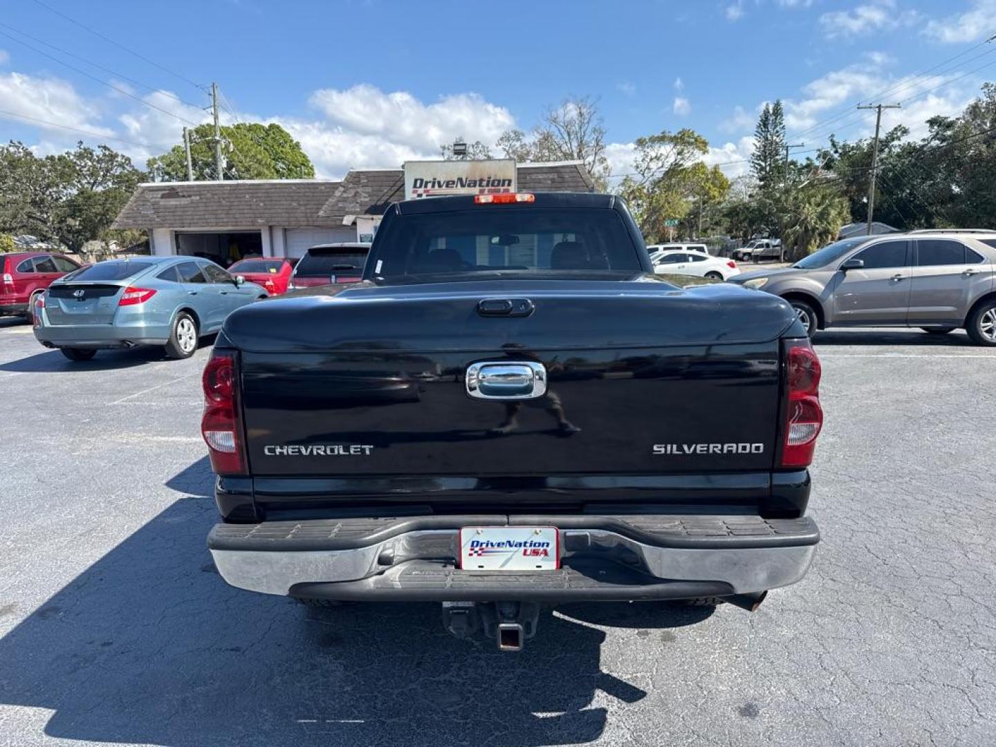 2004 BLACK CHEVROLET SILVERADO 2500 HEAVY DUTY (1GCHC23U04F) with an 6.0L engine, Automatic transmission, located at 2929 9th St. West, Bradenton, 34205, (941) 242-2810, 27.473591, -82.570679 - Thanks for inquring into DriveNation USA! All vehicles listed can be viewed at www.drivenationusa.com for vehicle history reports and additonal info. We cannot quote any terms such as down payments or monthly payments without an application. You can apply directly at www.drivenationusa.com or by con - Photo#7