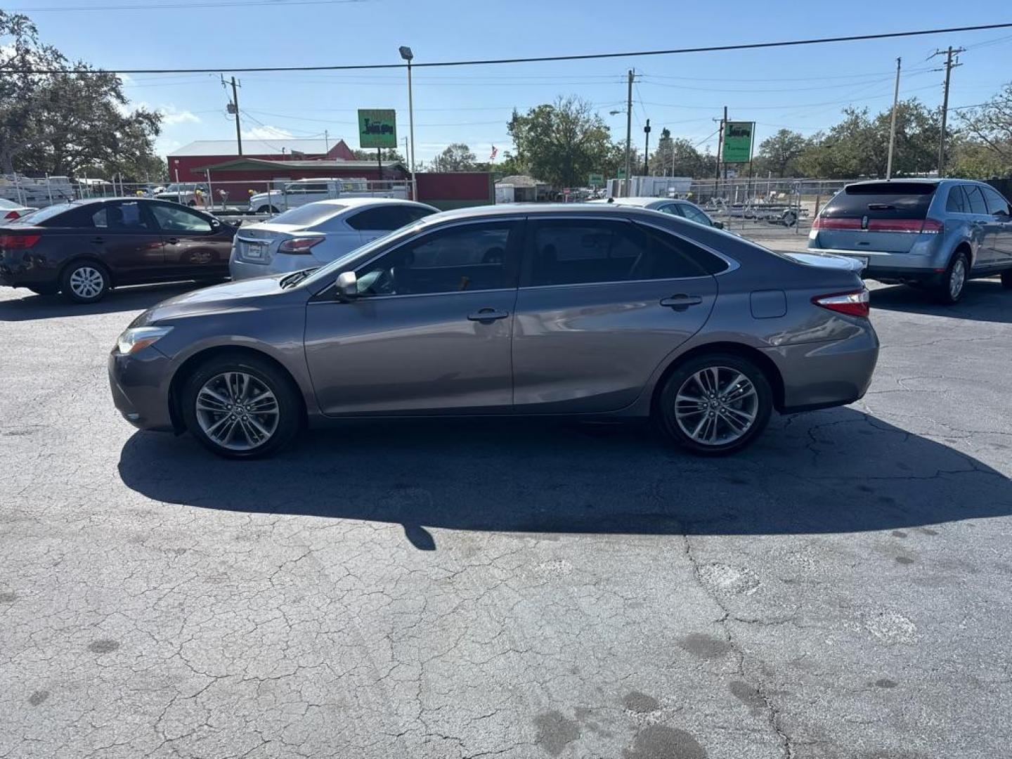 2016 GRAY TOYOTA CAMRY LE (4T1BF1FK8GU) with an 2.5L engine, Automatic transmission, located at 2929 9th St. West, Bradenton, 34205, (941) 242-2810, 27.473591, -82.570679 - Thanks for inquring into DriveNation USA! All vehicles listed can be viewed at www.drivenationusa.com for vehicle history reports and additonal info. We cannot quote any terms such as down payments or monthly payments without an application. You can apply directly at www.drivenationusa.com or by con - Photo#4