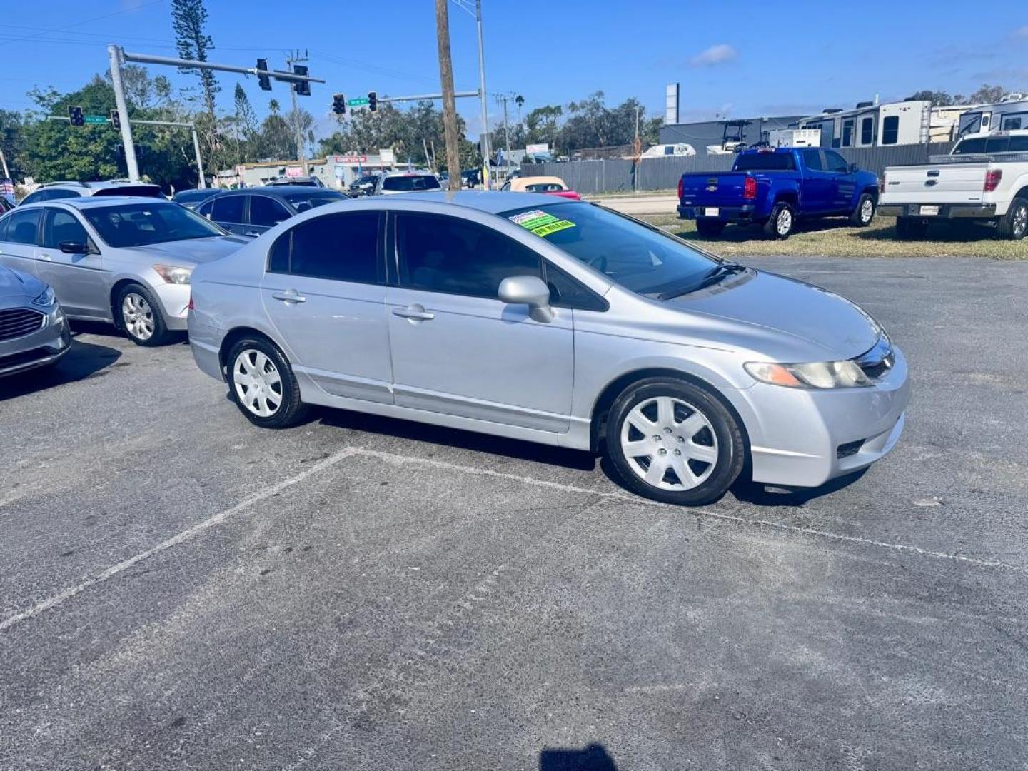 2009 SILVER HONDA CIVIC LX (2HGFA16539H) with an 1.8L engine, Automatic transmission, located at 2929 9th St. West, Bradenton, 34205, (941) 242-2810, 27.473591, -82.570679 - Photo#1