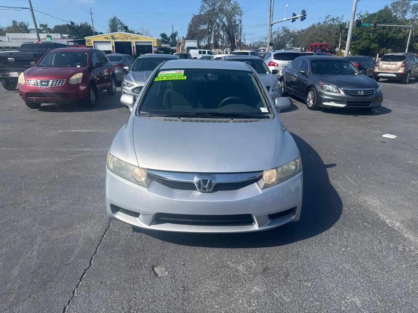 2009 SILVER HONDA CIVIC LX (2HGFA16539H) with an 1.8L engine, Automatic transmission, located at 2929 9th St. West, Bradenton, 34205, (941) 242-2810, 27.473591, -82.570679 - Photo#2