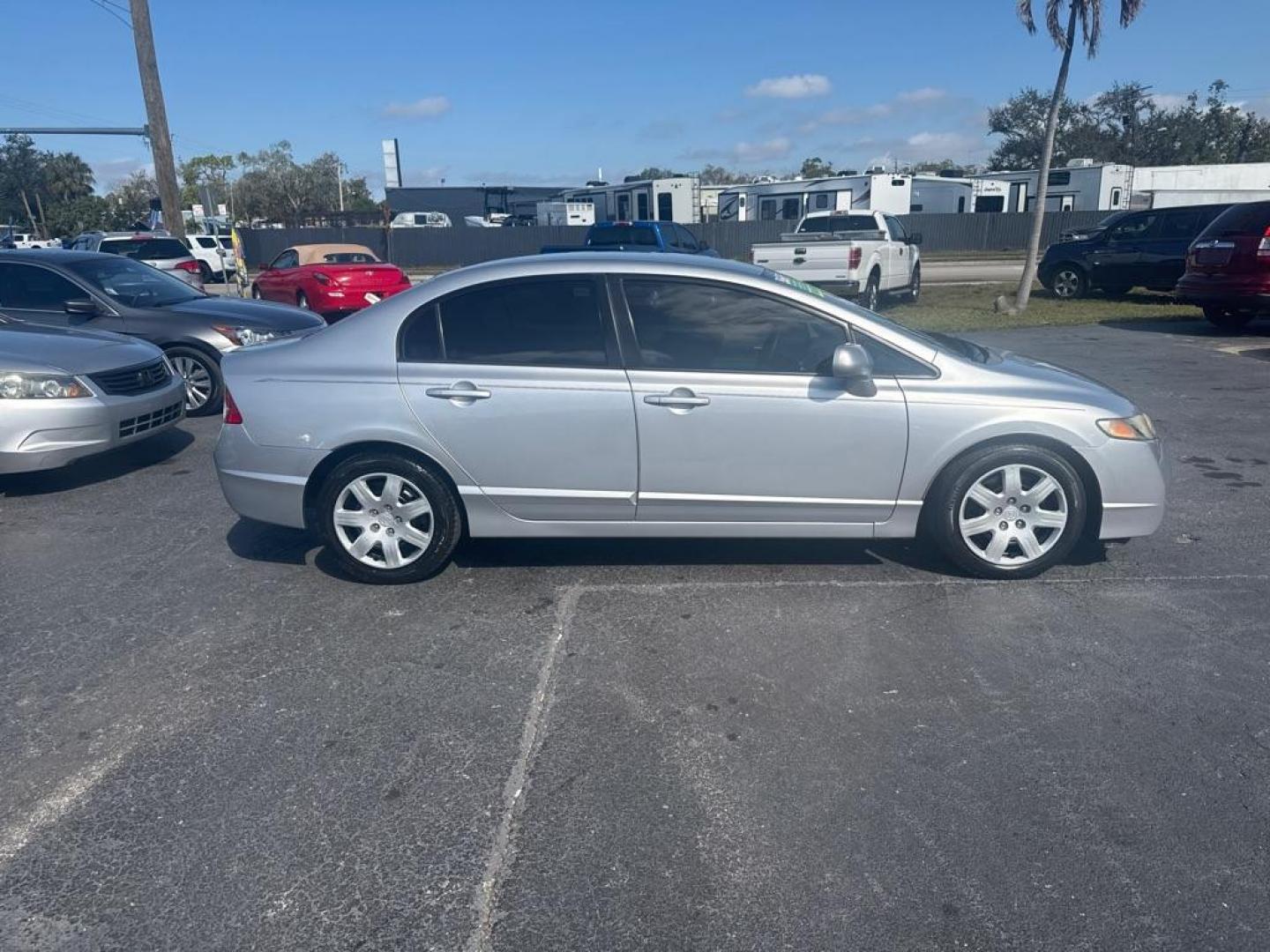 2009 SILVER HONDA CIVIC LX (2HGFA16539H) with an 1.8L engine, Automatic transmission, located at 2929 9th St. West, Bradenton, 34205, (941) 242-2810, 27.473591, -82.570679 - Photo#7