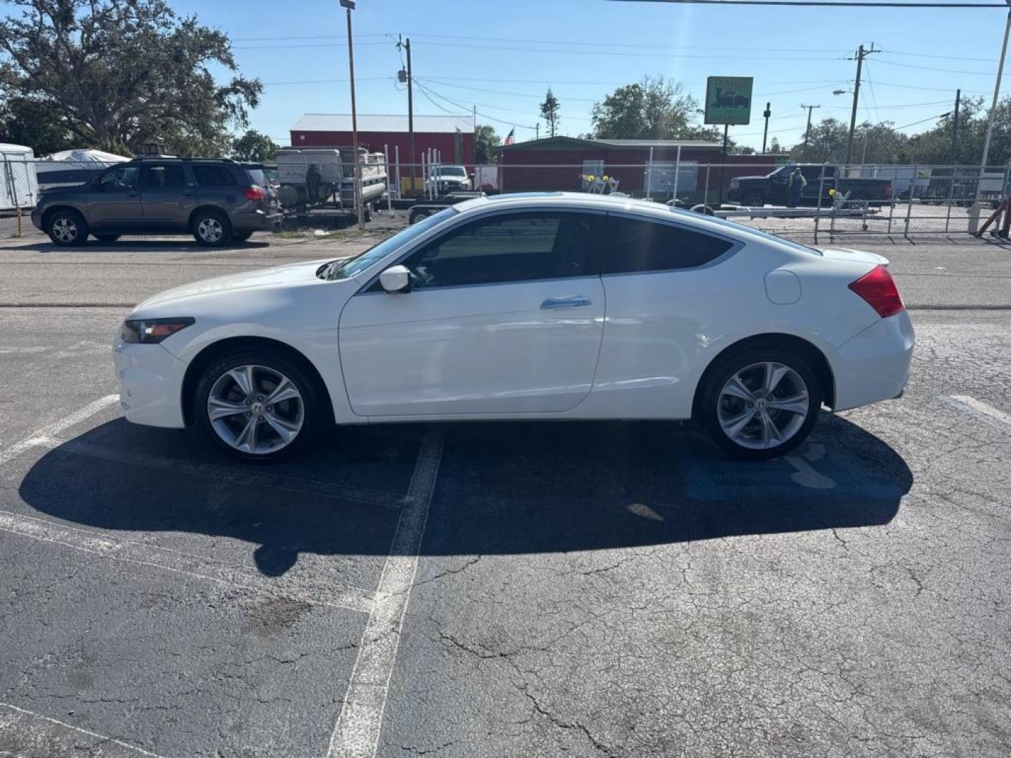 2011 WHITE HONDA ACCORD EXL (1HGCS2B85BA) with an 3.5L engine, Automatic transmission, located at 2929 9th St. West, Bradenton, 34205, (941) 242-2810, 27.473591, -82.570679 - Thanks for inquring into DriveNation USA! All vehicles listed can be viewed at www.drivenationusa.com for vehicle history reports and additonal info. We cannot quote any terms such as down payments or monthly payments without an application. You can apply directly at www.drivenationusa.com or by con - Photo#4