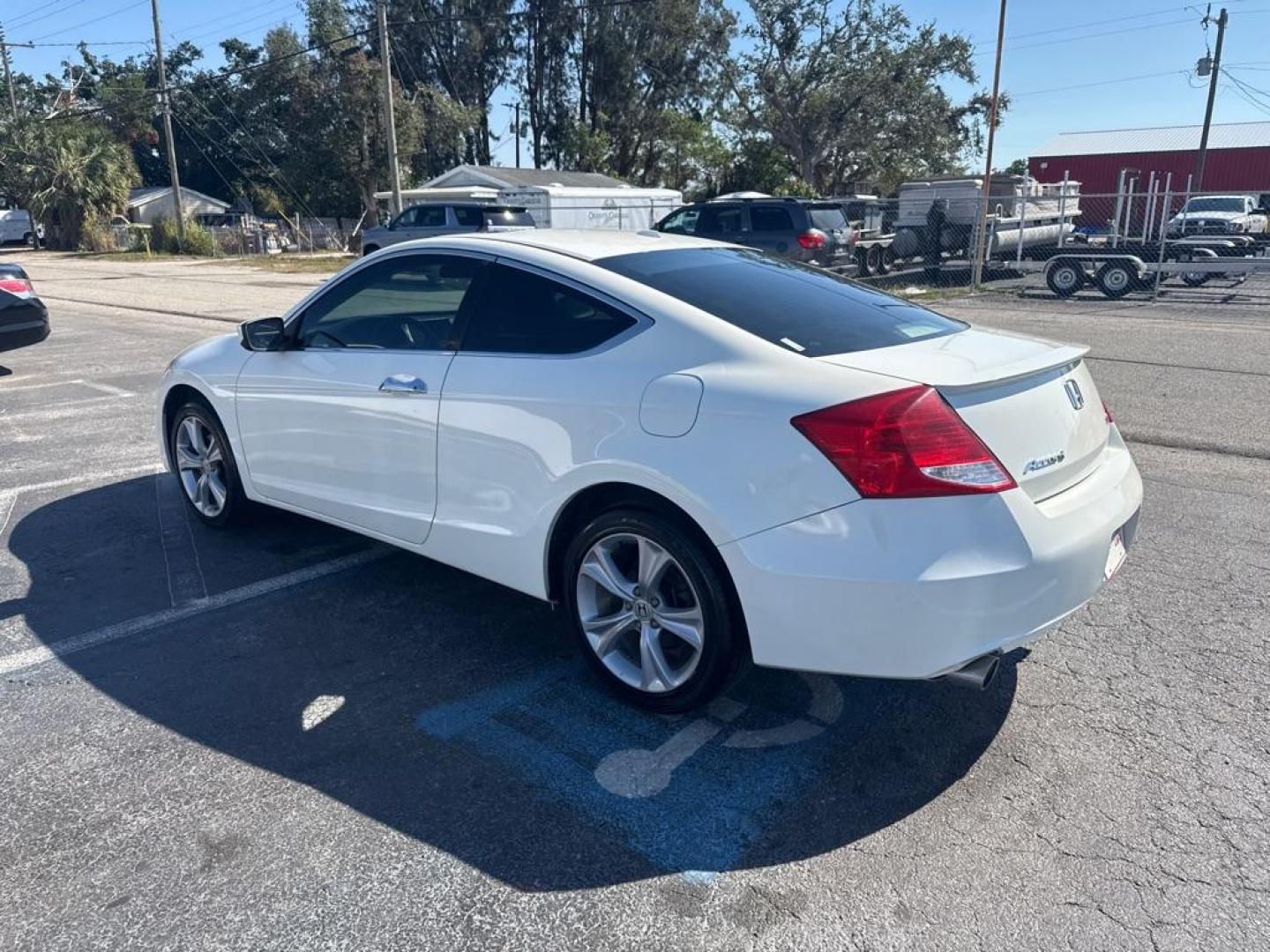 2011 WHITE HONDA ACCORD EXL (1HGCS2B85BA) with an 3.5L engine, Automatic transmission, located at 2929 9th St. West, Bradenton, 34205, (941) 242-2810, 27.473591, -82.570679 - Thanks for inquring into DriveNation USA! All vehicles listed can be viewed at www.drivenationusa.com for vehicle history reports and additonal info. We cannot quote any terms such as down payments or monthly payments without an application. You can apply directly at www.drivenationusa.com or by con - Photo#5