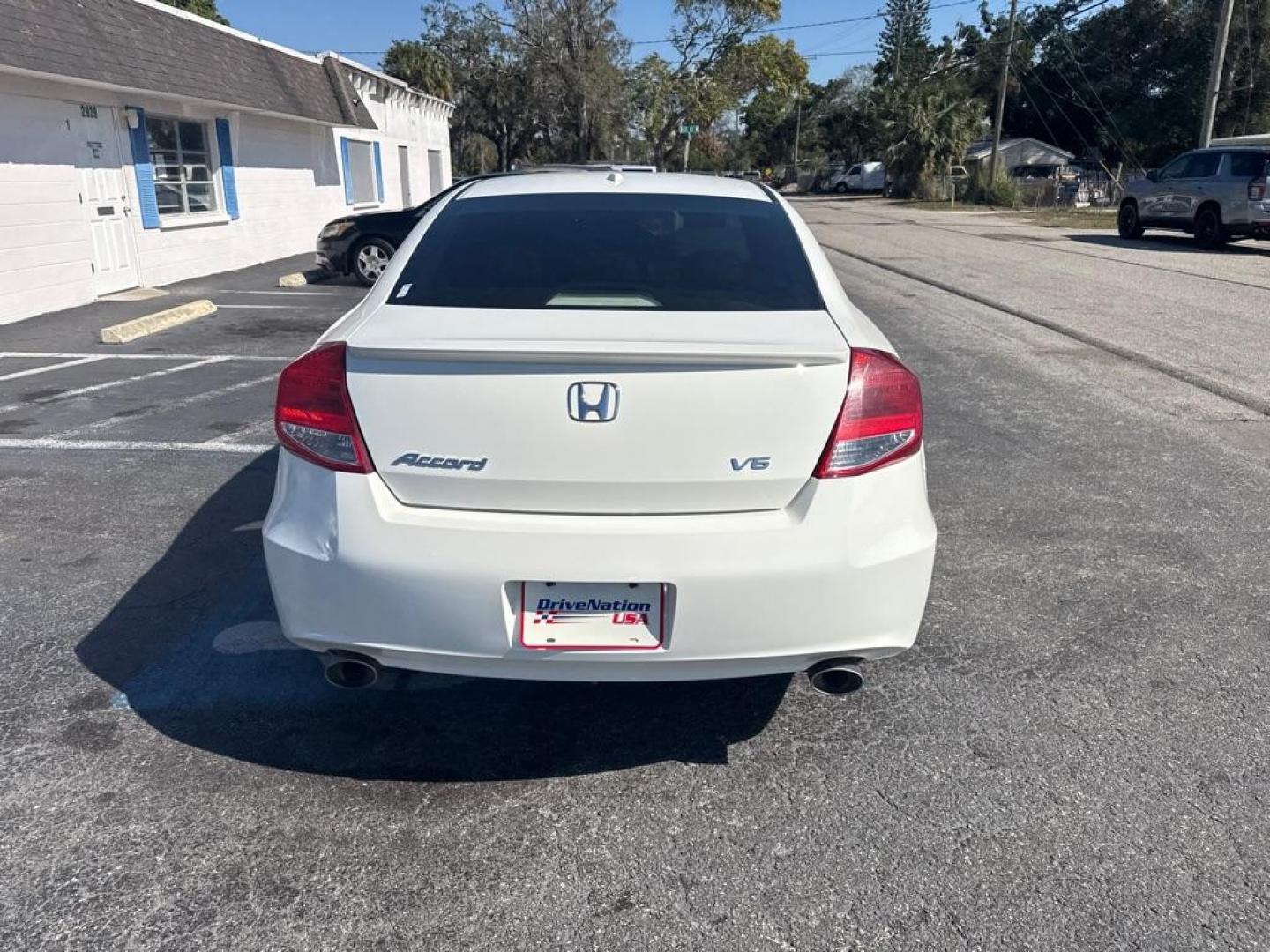 2011 WHITE HONDA ACCORD EXL (1HGCS2B85BA) with an 3.5L engine, Automatic transmission, located at 2929 9th St. West, Bradenton, 34205, (941) 242-2810, 27.473591, -82.570679 - Thanks for inquring into DriveNation USA! All vehicles listed can be viewed at www.drivenationusa.com for vehicle history reports and additonal info. We cannot quote any terms such as down payments or monthly payments without an application. You can apply directly at www.drivenationusa.com or by con - Photo#6