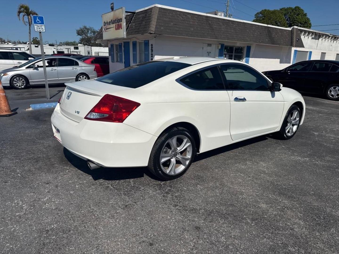 2011 WHITE HONDA ACCORD EXL (1HGCS2B85BA) with an 3.5L engine, Automatic transmission, located at 2929 9th St. West, Bradenton, 34205, (941) 242-2810, 27.473591, -82.570679 - Thanks for inquring into DriveNation USA! All vehicles listed can be viewed at www.drivenationusa.com for vehicle history reports and additonal info. We cannot quote any terms such as down payments or monthly payments without an application. You can apply directly at www.drivenationusa.com or by con - Photo#7