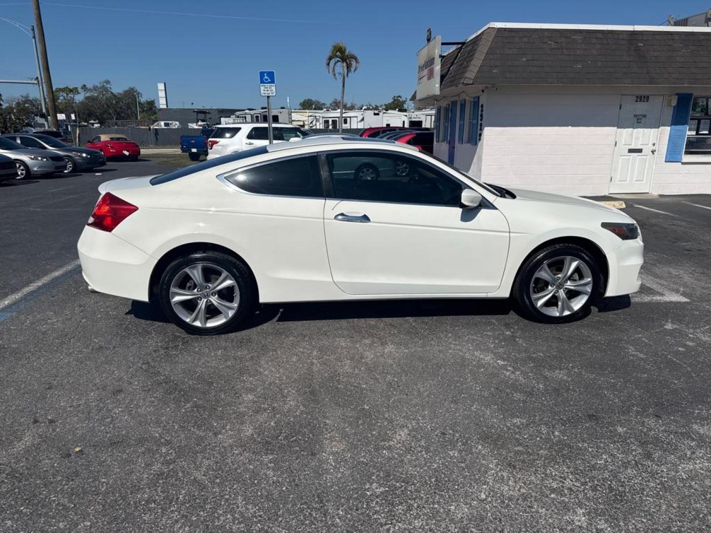 2011 WHITE HONDA ACCORD EXL (1HGCS2B85BA) with an 3.5L engine, Automatic transmission, located at 2929 9th St. West, Bradenton, 34205, (941) 242-2810, 27.473591, -82.570679 - Thanks for inquring into DriveNation USA! All vehicles listed can be viewed at www.drivenationusa.com for vehicle history reports and additonal info. We cannot quote any terms such as down payments or monthly payments without an application. You can apply directly at www.drivenationusa.com or by con - Photo#8