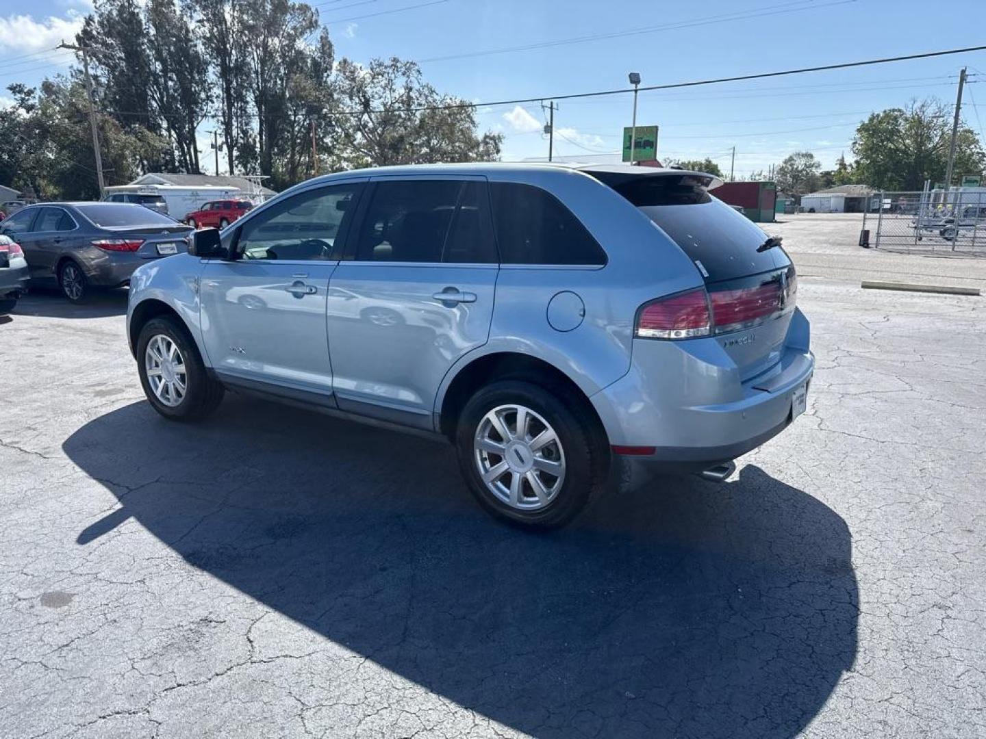 2008 BLUE LINCOLN MKX (2LMDU68C58B) with an 3.5L engine, Automatic transmission, located at 2929 9th St. West, Bradenton, 34205, (941) 242-2810, 27.473591, -82.570679 - Thanks for inquring into DriveNation USA! All vehicles listed can be viewed at www.drivenationusa.com for vehicle history reports and additonal info. We cannot quote any terms such as down payments or monthly payments without an application. You can apply directly at www.drivenationusa.com or by con - Photo#5