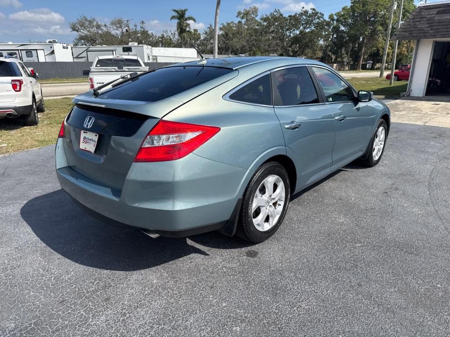 2010 GREEN HONDA ACCORD CROSSTOU EXL (5J6TF1H56AL) with an 3.5L engine, Automatic transmission, located at 2929 9th St. West, Bradenton, 34205, (941) 242-2810, 27.473591, -82.570679 - Thanks for inquring into DriveNation USA! All vehicles listed can be viewed at www.drivenationusa.com for vehicle history reports and additonal info. We cannot quote any terms such as down payments or monthly payments without an application. You can apply directly at www.drivenationusa.com or by con - Photo#7