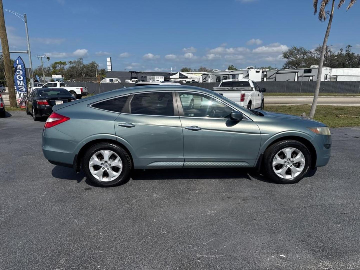 2010 GREEN HONDA ACCORD CROSSTOU EXL (5J6TF1H56AL) with an 3.5L engine, Automatic transmission, located at 2929 9th St. West, Bradenton, 34205, (941) 242-2810, 27.473591, -82.570679 - Thanks for inquring into DriveNation USA! All vehicles listed can be viewed at www.drivenationusa.com for vehicle history reports and additonal info. We cannot quote any terms such as down payments or monthly payments without an application. You can apply directly at www.drivenationusa.com or by con - Photo#8