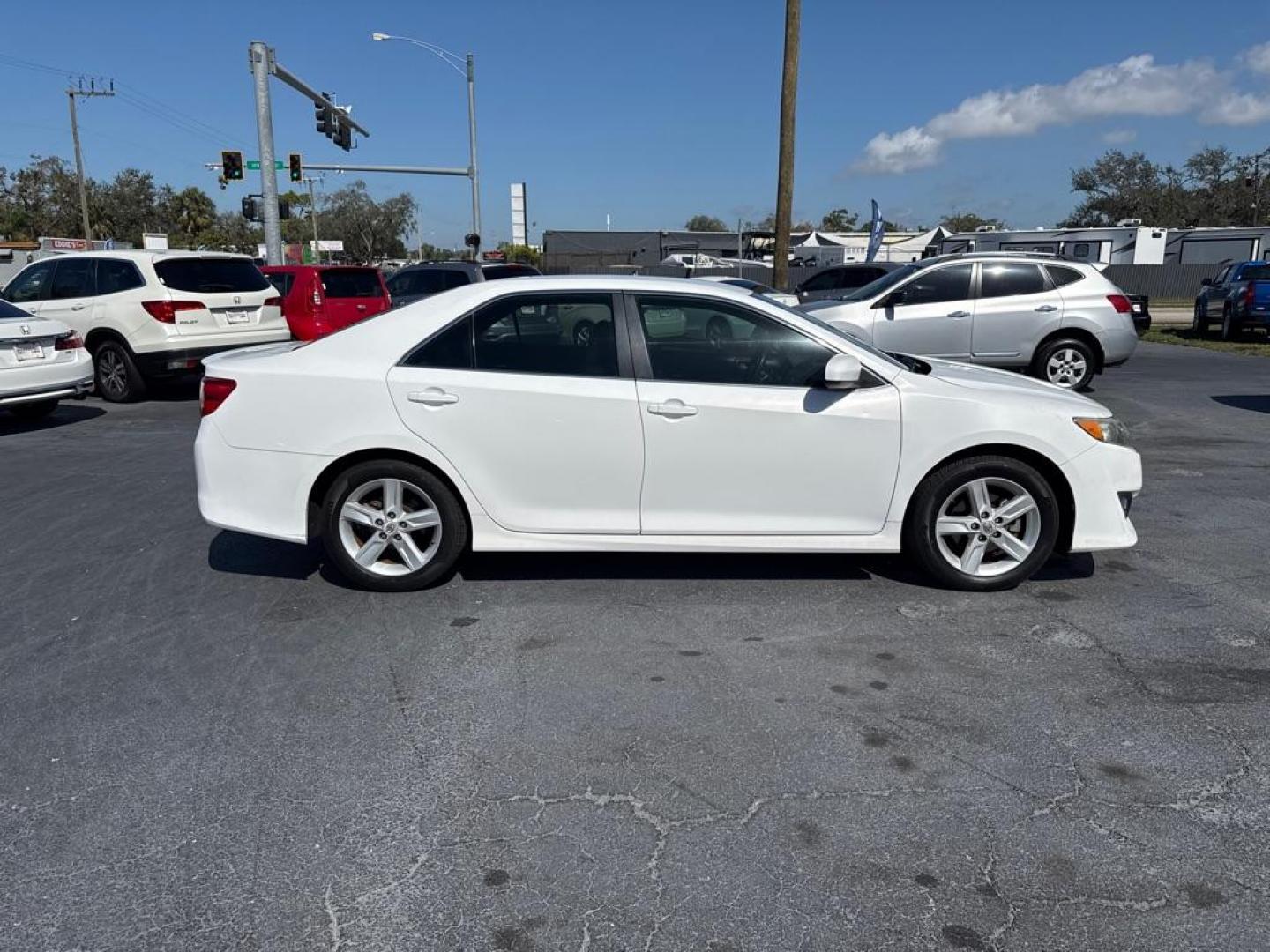 2012 WHITE TOYOTA CAMRY SE (4T1BF1FK7CU) with an 2.5L engine, Automatic transmission, located at 2929 9th St. West, Bradenton, 34205, (941) 242-2810, 27.473591, -82.570679 - Thanks for inquring into DriveNation USA! All vehicles listed can be viewed at www.drivenationusa.com for vehicle history reports and additonal info. We cannot quote any terms such as down payments or monthly payments without an application. You can apply directly at www.drivenationusa.com or by con - Photo#9