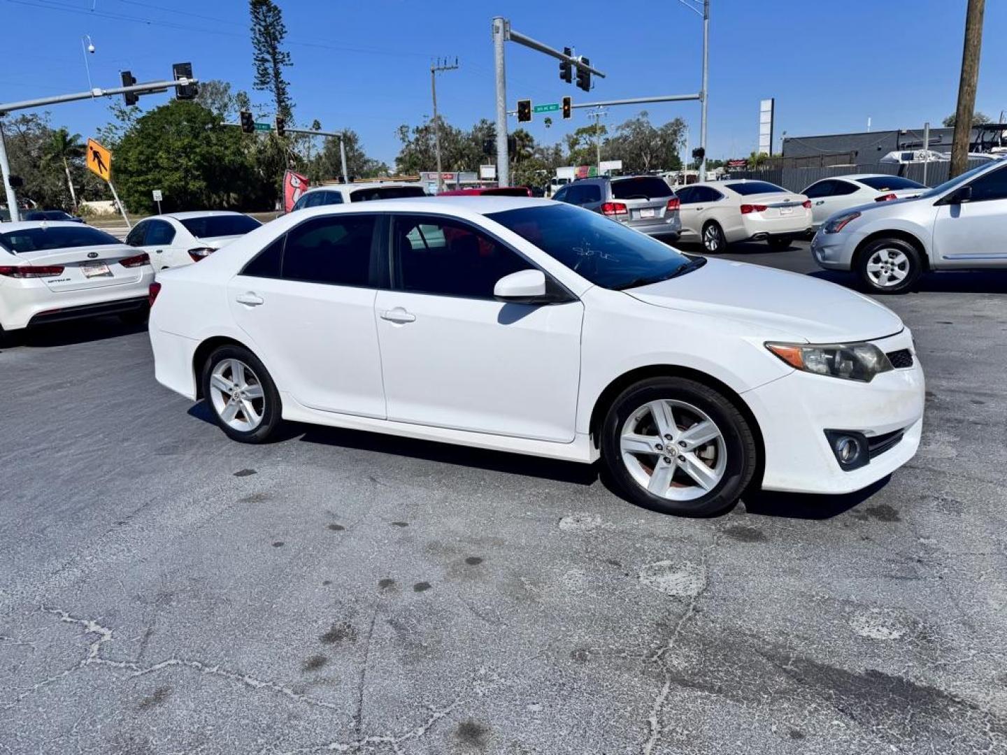 2012 WHITE TOYOTA CAMRY SE (4T1BF1FK7CU) with an 2.5L engine, Automatic transmission, located at 2929 9th St. West, Bradenton, 34205, (941) 242-2810, 27.473591, -82.570679 - Thanks for inquring into DriveNation USA! All vehicles listed can be viewed at www.drivenationusa.com for vehicle history reports and additonal info. We cannot quote any terms such as down payments or monthly payments without an application. You can apply directly at www.drivenationusa.com or by con - Photo#1