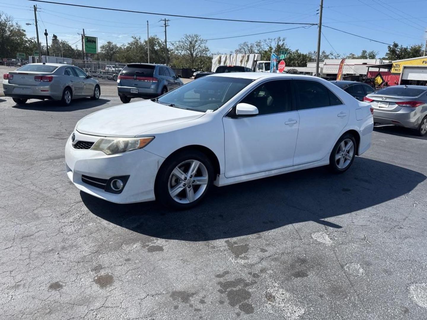 2012 WHITE TOYOTA CAMRY SE (4T1BF1FK7CU) with an 2.5L engine, Automatic transmission, located at 2929 9th St. West, Bradenton, 34205, (941) 242-2810, 27.473591, -82.570679 - Thanks for inquring into DriveNation USA! All vehicles listed can be viewed at www.drivenationusa.com for vehicle history reports and additonal info. We cannot quote any terms such as down payments or monthly payments without an application. You can apply directly at www.drivenationusa.com or by con - Photo#4