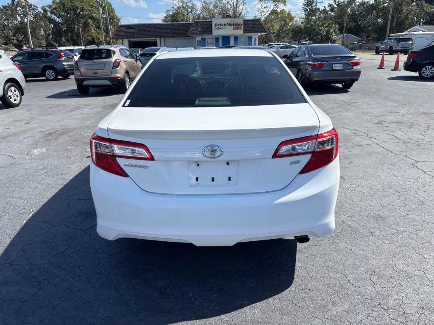 2012 WHITE TOYOTA CAMRY SE (4T1BF1FK7CU) with an 2.5L engine, Automatic transmission, located at 2929 9th St. West, Bradenton, 34205, (941) 242-2810, 27.473591, -82.570679 - Thanks for inquring into DriveNation USA! All vehicles listed can be viewed at www.drivenationusa.com for vehicle history reports and additonal info. We cannot quote any terms such as down payments or monthly payments without an application. You can apply directly at www.drivenationusa.com or by con - Photo#7