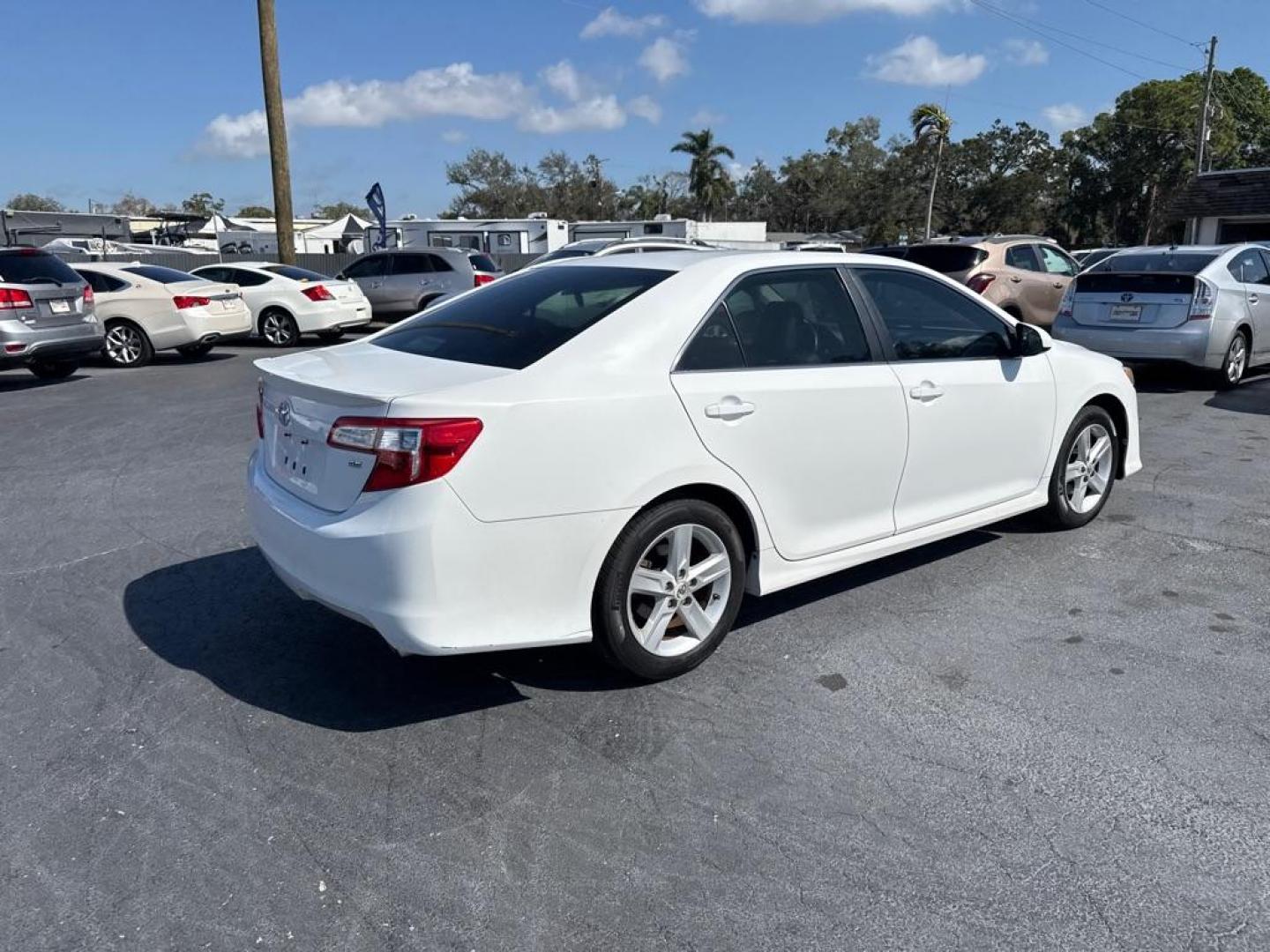 2012 WHITE TOYOTA CAMRY SE (4T1BF1FK7CU) with an 2.5L engine, Automatic transmission, located at 2929 9th St. West, Bradenton, 34205, (941) 242-2810, 27.473591, -82.570679 - Thanks for inquring into DriveNation USA! All vehicles listed can be viewed at www.drivenationusa.com for vehicle history reports and additonal info. We cannot quote any terms such as down payments or monthly payments without an application. You can apply directly at www.drivenationusa.com or by con - Photo#8