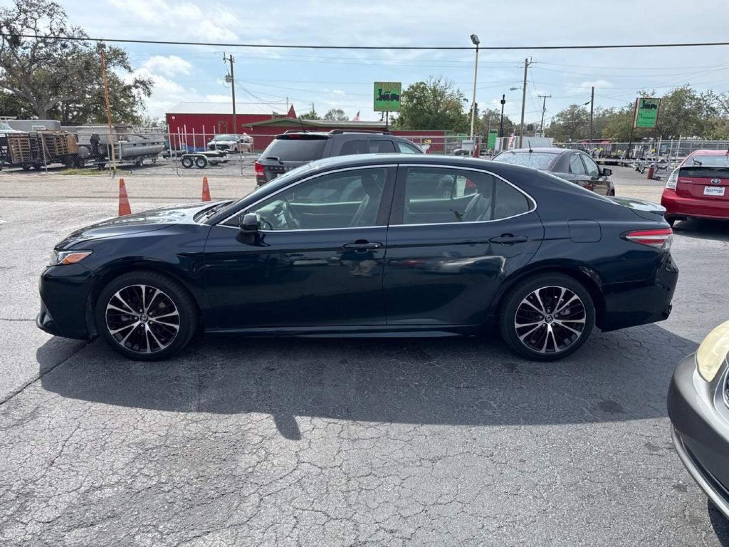 2018 BLUE TOYOTA CAMRY SE (4T1B11HK3JU) with an 2.5L engine, Automatic transmission, located at 2929 9th St. West, Bradenton, 34205, (941) 242-2810, 27.473591, -82.570679 - Thanks for inquring into DriveNation USA! All vehicles listed can be viewed at www.drivenationusa.com for vehicle history reports and additonal info. We cannot quote any terms such as down payments or monthly payments without an application. You can apply directly at www.drivenationusa.com or by con - Photo#5