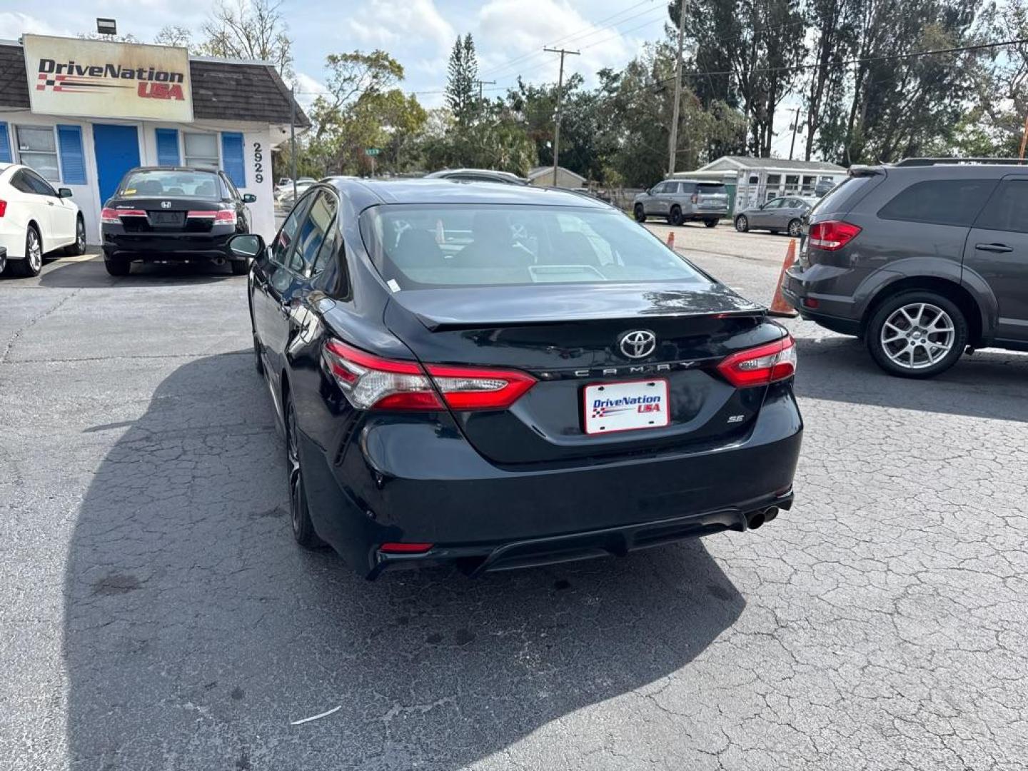 2018 BLUE TOYOTA CAMRY SE (4T1B11HK3JU) with an 2.5L engine, Automatic transmission, located at 2929 9th St. West, Bradenton, 34205, (941) 242-2810, 27.473591, -82.570679 - Thanks for inquring into DriveNation USA! All vehicles listed can be viewed at www.drivenationusa.com for vehicle history reports and additonal info. We cannot quote any terms such as down payments or monthly payments without an application. You can apply directly at www.drivenationusa.com or by con - Photo#6