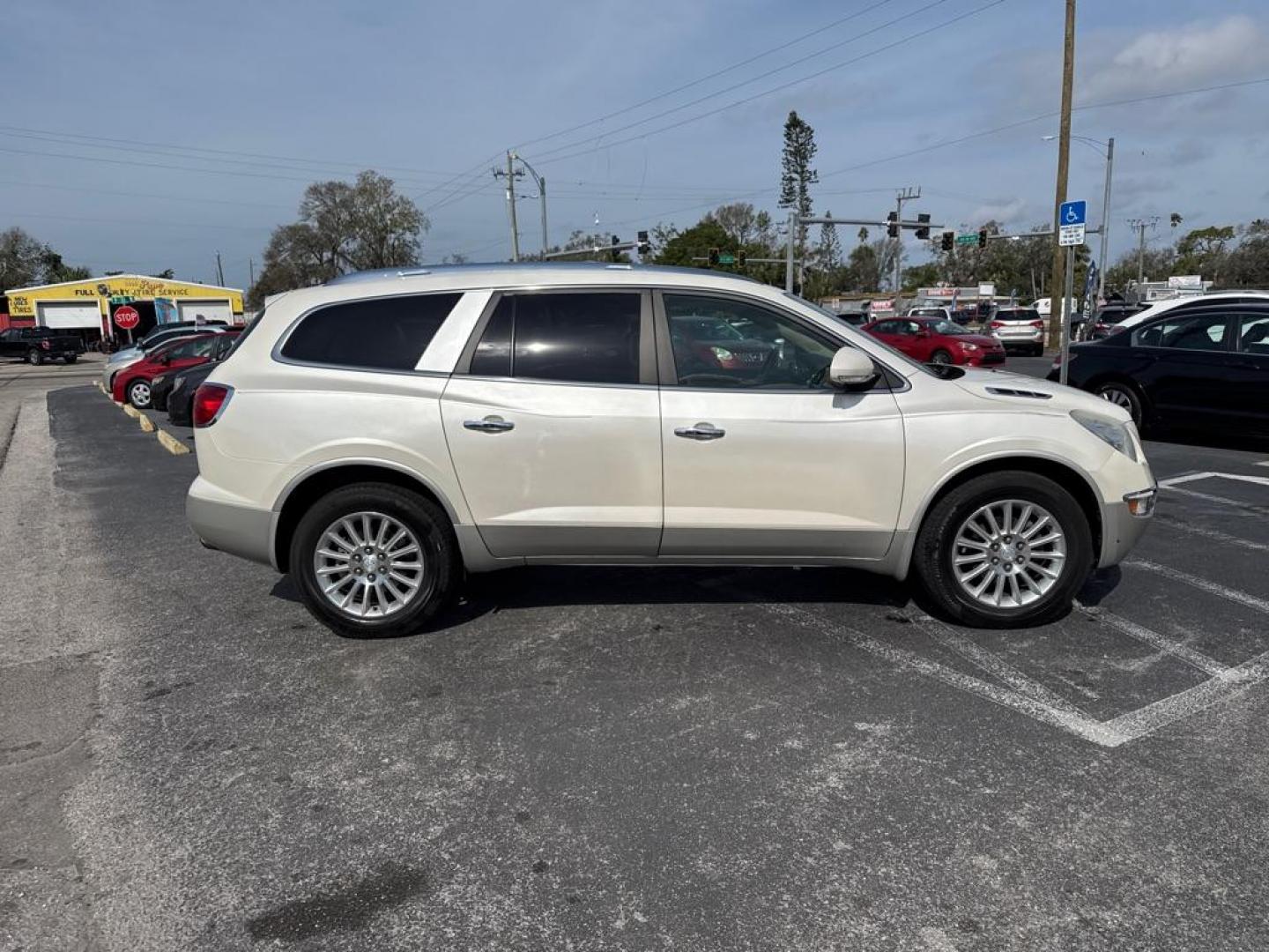 2012 WHITE BUICK ENCLAVE CXL (5GAKRCED3CJ) with an 3.6L engine, Automatic transmission, located at 2929 9th St. West, Bradenton, 34205, (941) 242-2810, 27.473591, -82.570679 - Thanks for inquring into DriveNation USA! All vehicles listed can be viewed at www.drivenationusa.com for vehicle history reports and additonal info. We cannot quote any terms such as down payments or monthly payments without an application. You can apply directly at www.drivenationusa.com or by con - Photo#9